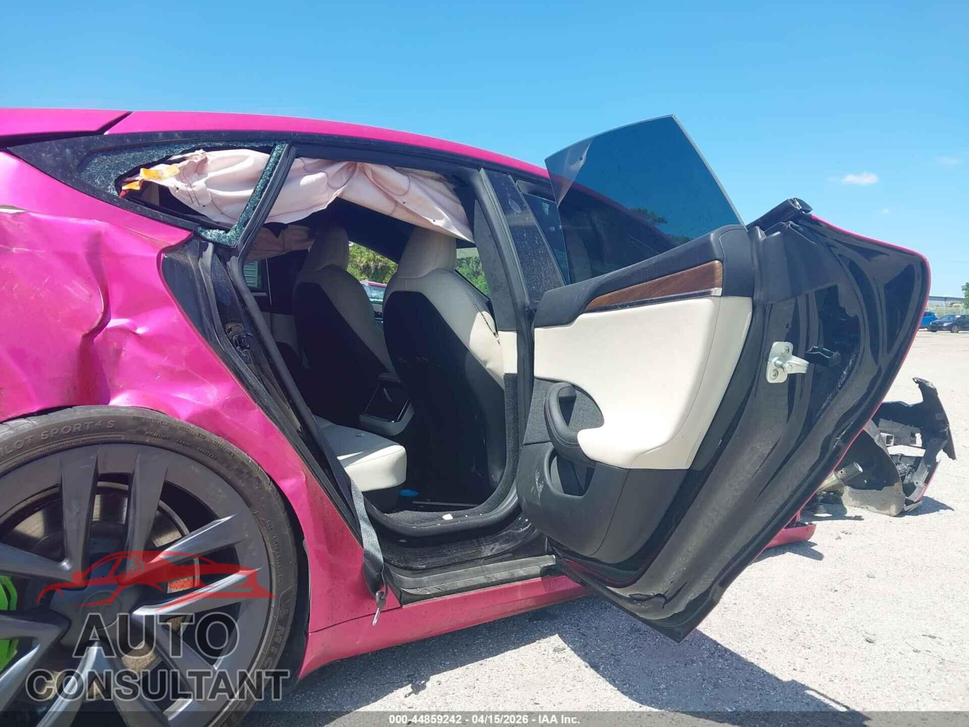 TESLA MODEL S 2021 - 5YJSA1E61MF438574