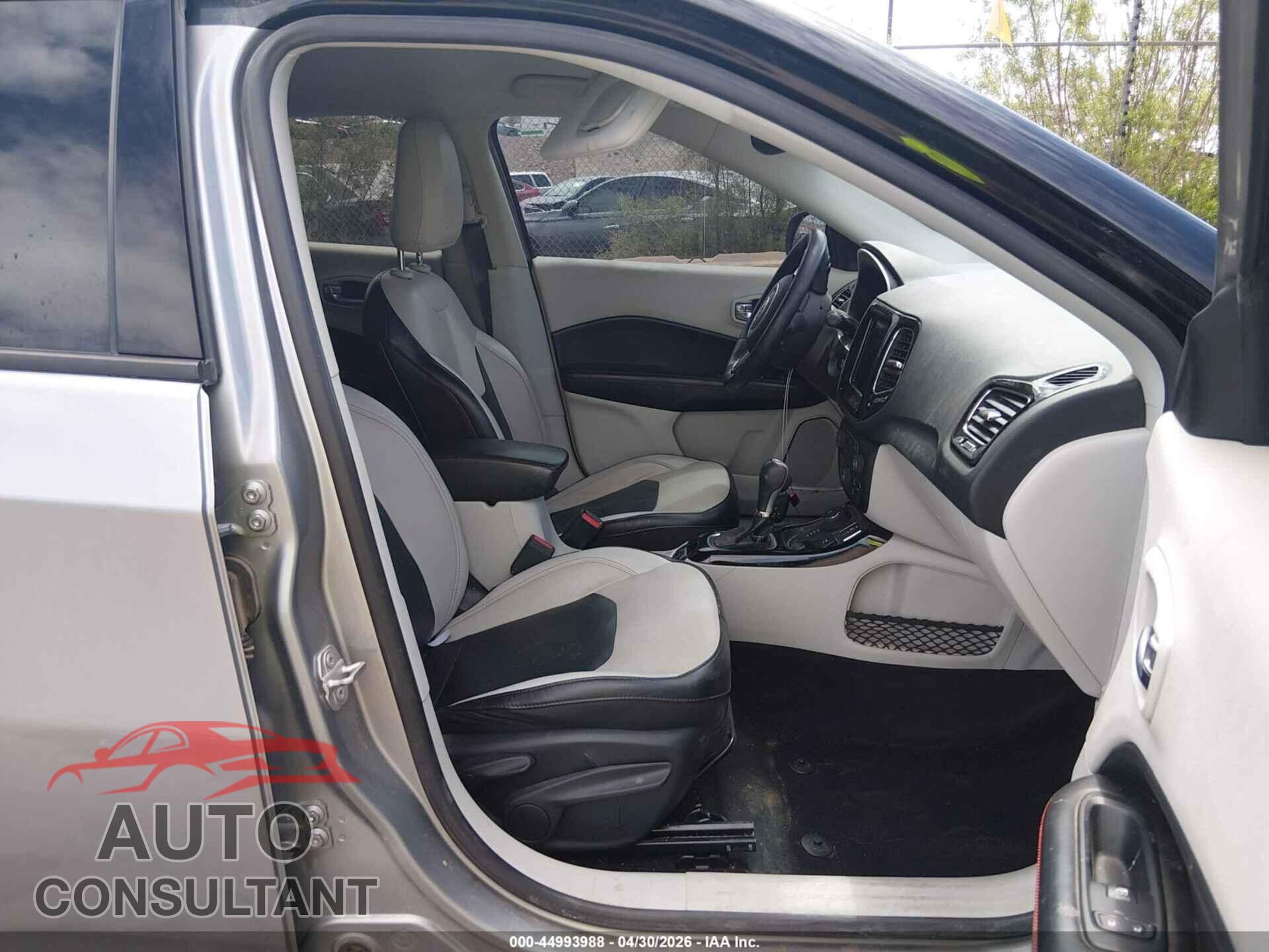 JEEP COMPASS 2019 - 3C4NJDCB6KT771818