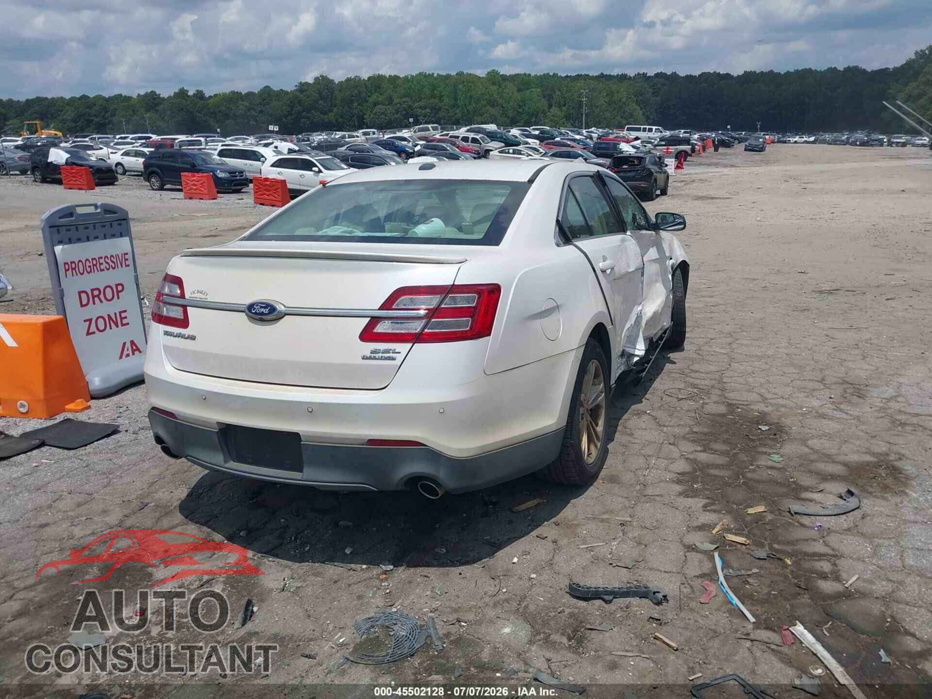 FORD TAURUS 2015 - 1FAHP2E82FG148004