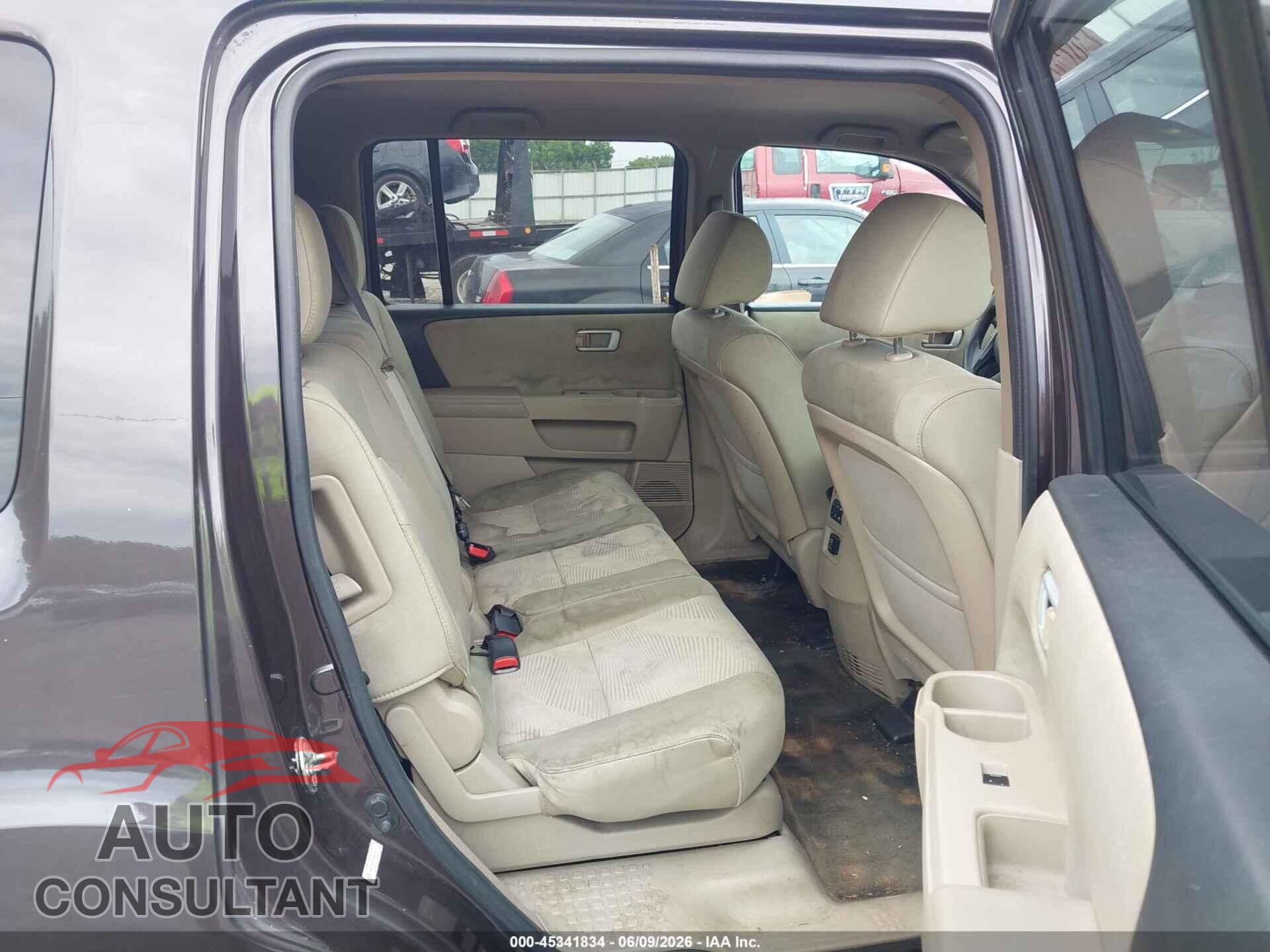 HONDA PILOT 2015 - 5FNYF4H27FB018018