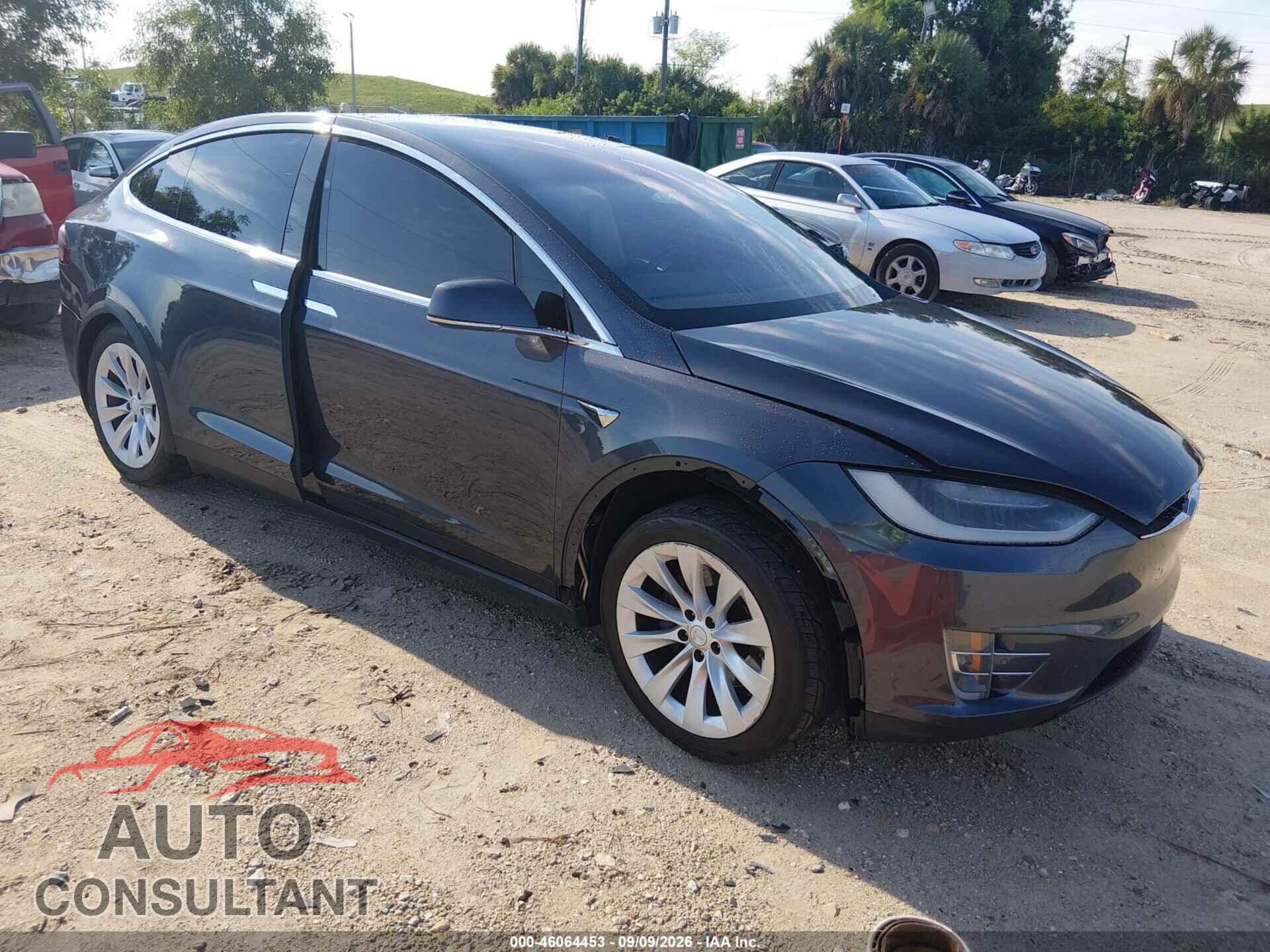 TESLA MODEL X 2018 - 5YJXCBE21JF120100