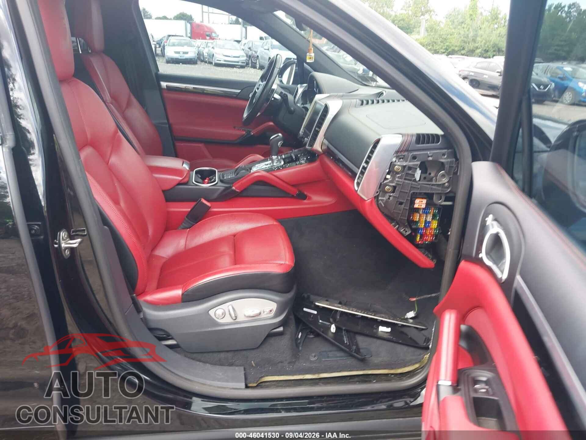 PORSCHE CAYENNE 2017 - WP1AA2A24HKA90054