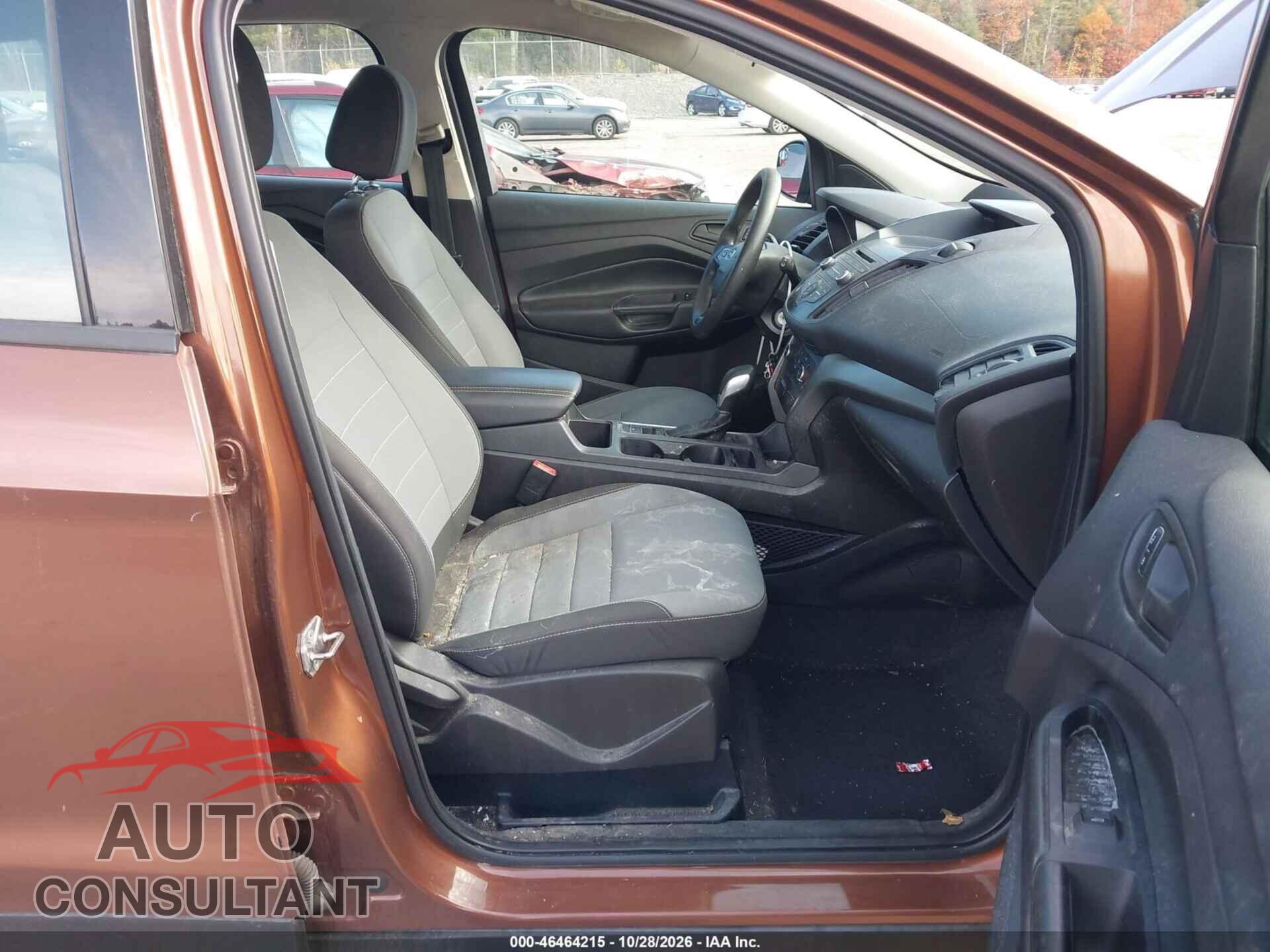 FORD ESCAPE 2017 - 1FMCU0F77HUC14201