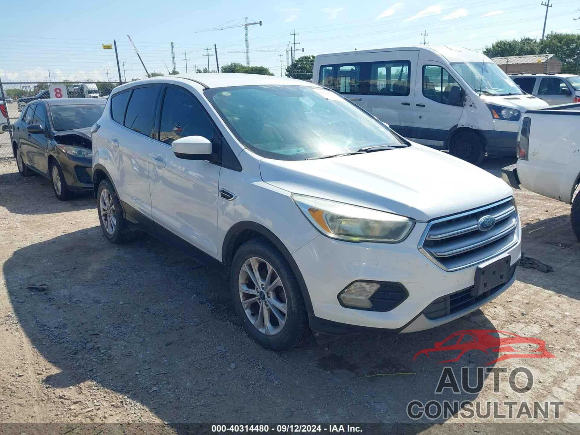 FORD ESCAPE 2017 - 1FMCU0GD4HUA13568