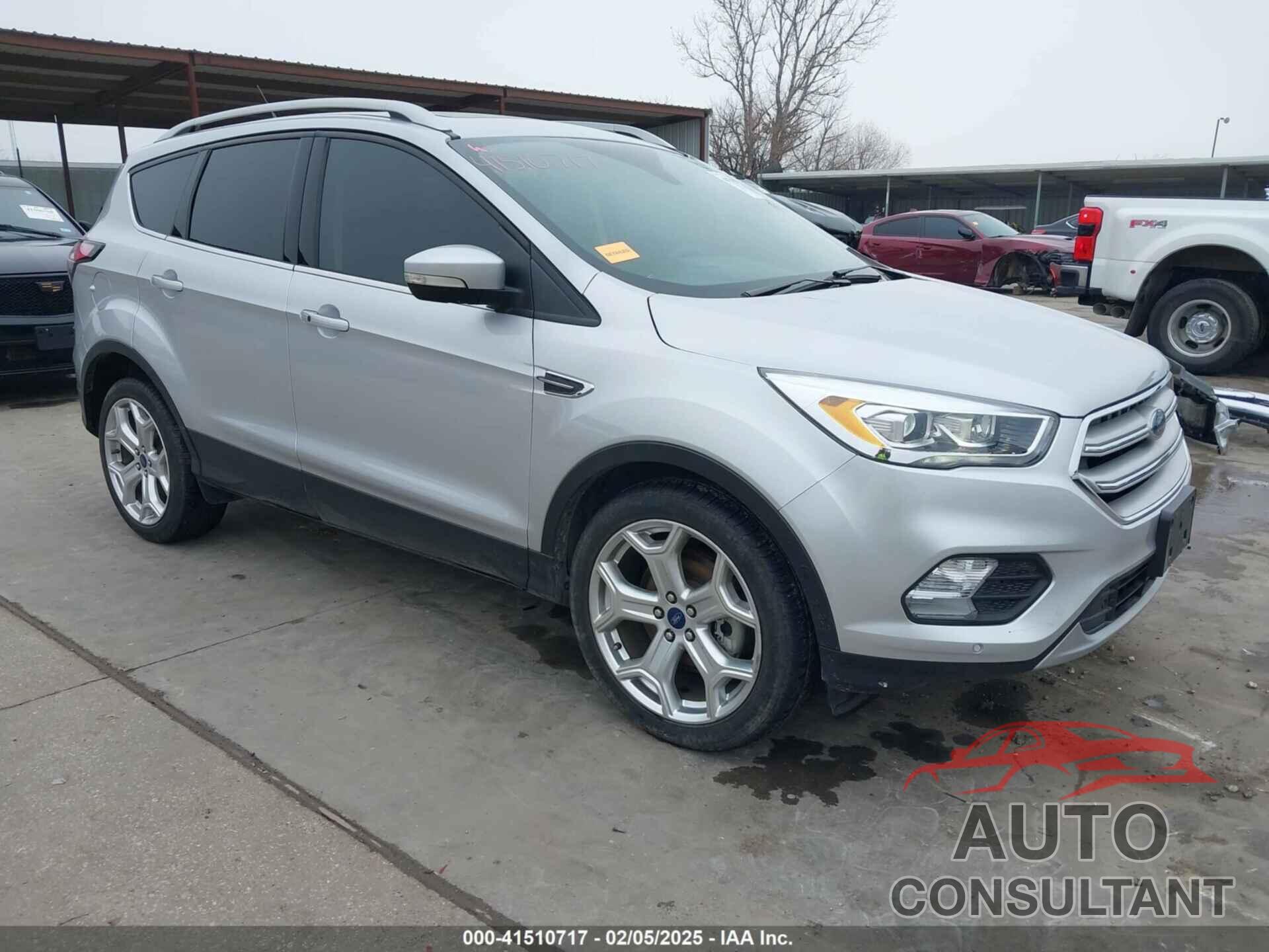 FORD ESCAPE 2018 - 1FMCU9J96JUD28712