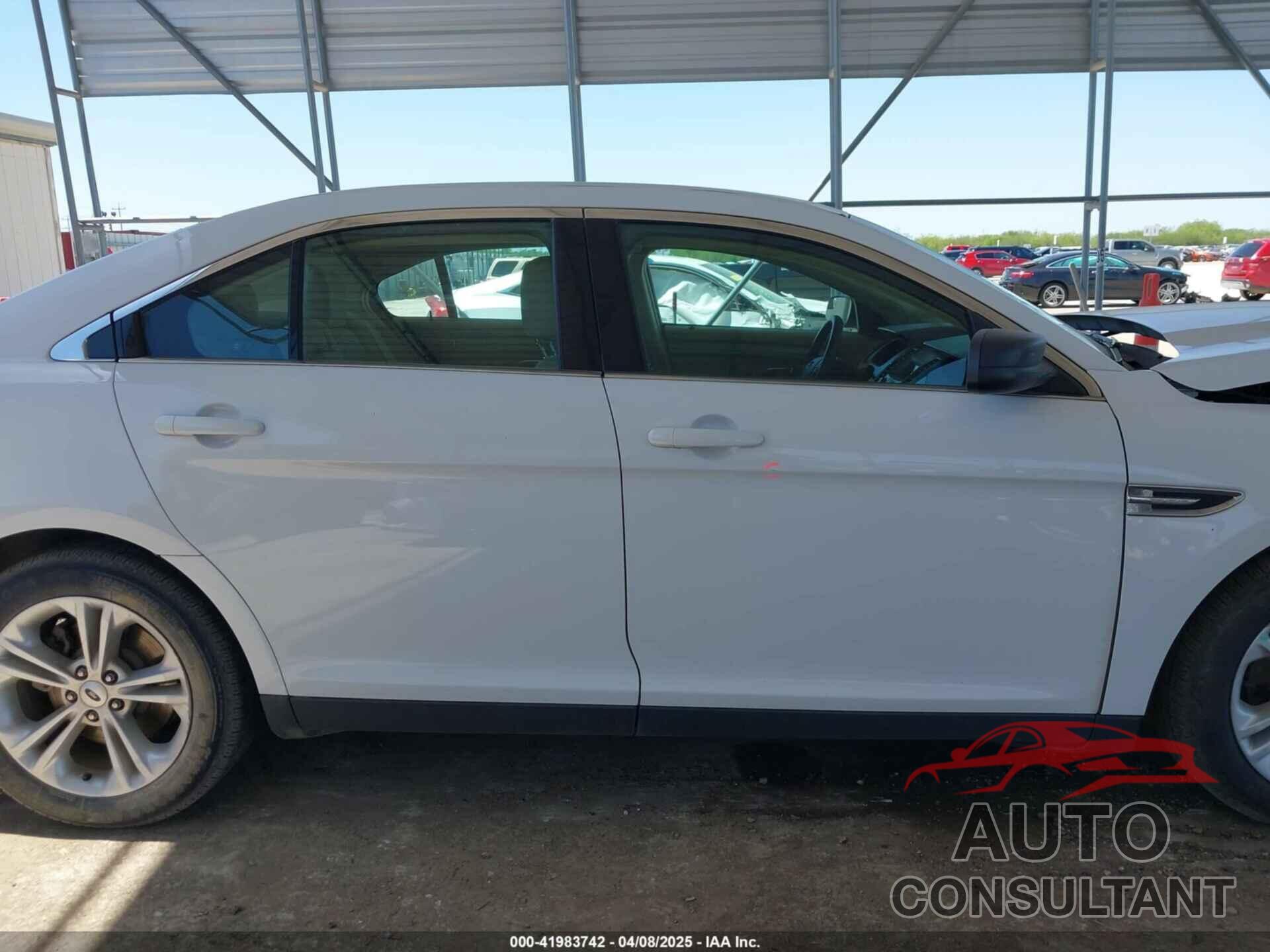 FORD TAURUS 2018 - 1FAHP2D82JG126885