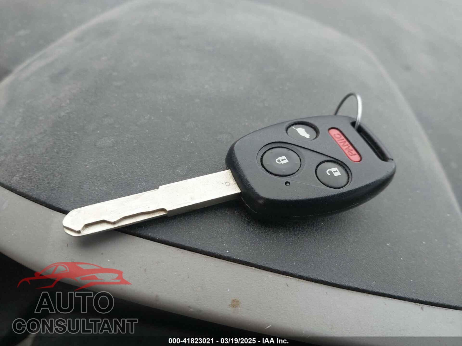 HONDA PILOT 2011 - 5FNYF4H61BB010963