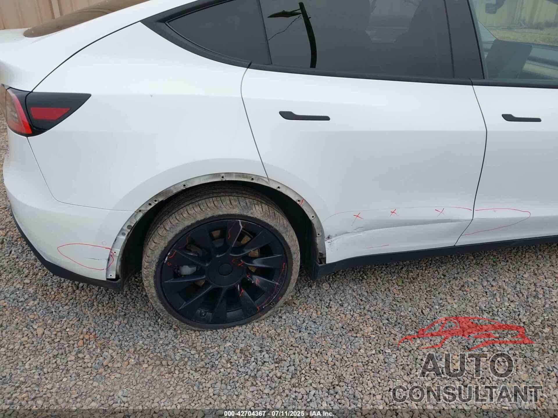 TESLA MODEL Y 2021 - 5YJYGDEE4MF084857