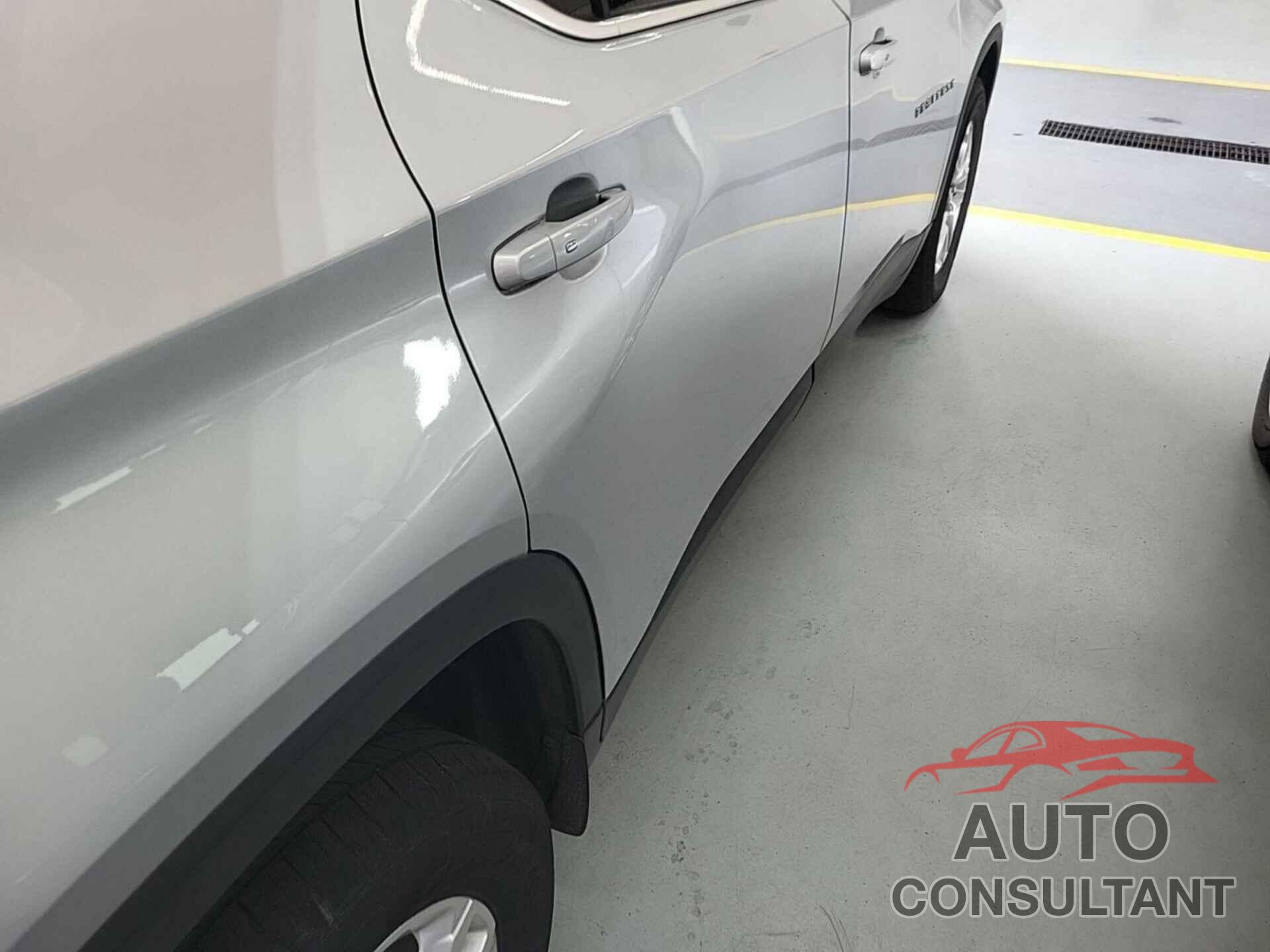 CHEVROLET TRAVERSE 2021 - 1GNEVGKW0MJ158394