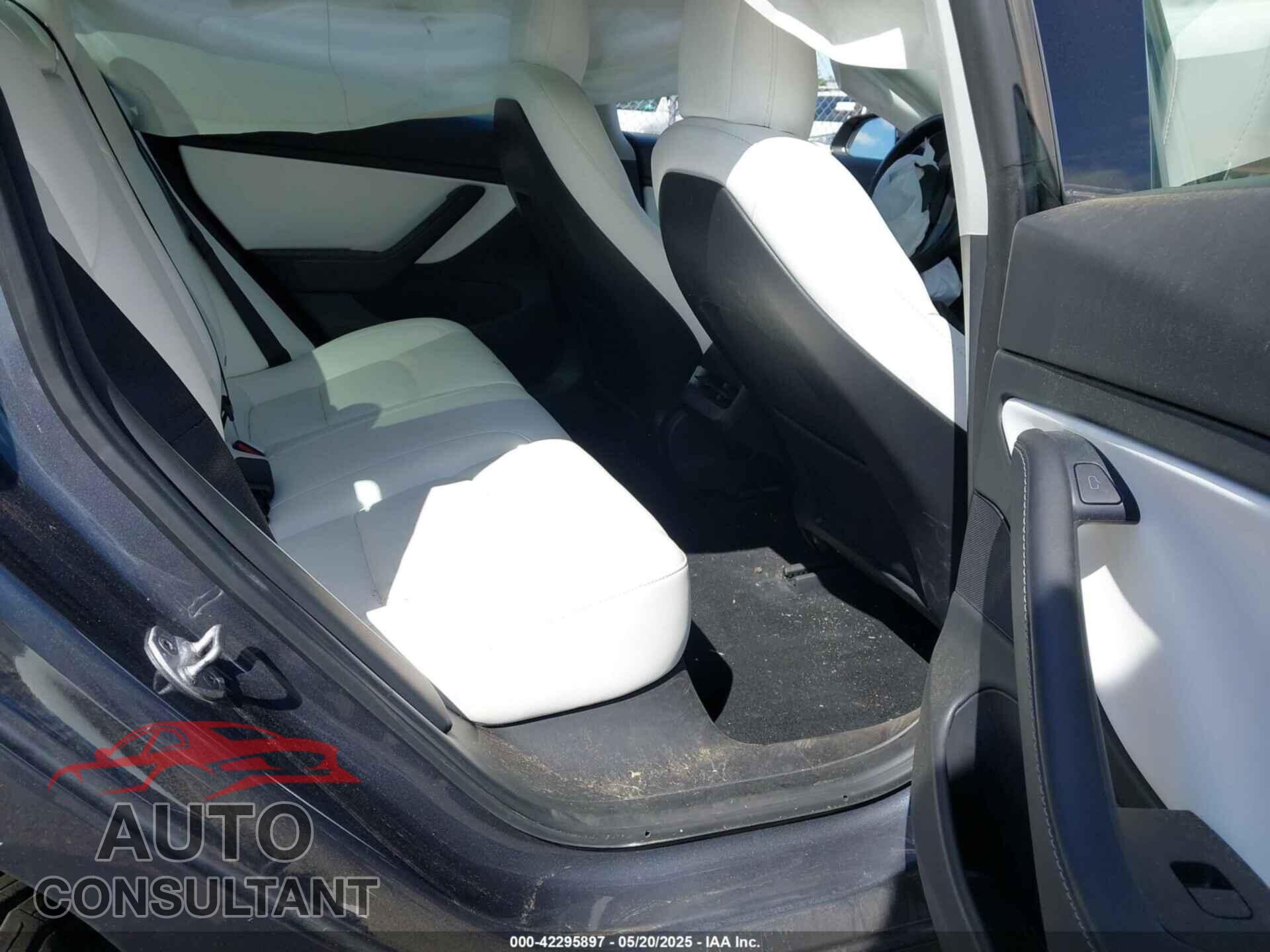 TESLA MODEL 3 2021 - 5YJ3E1EA5MF920820