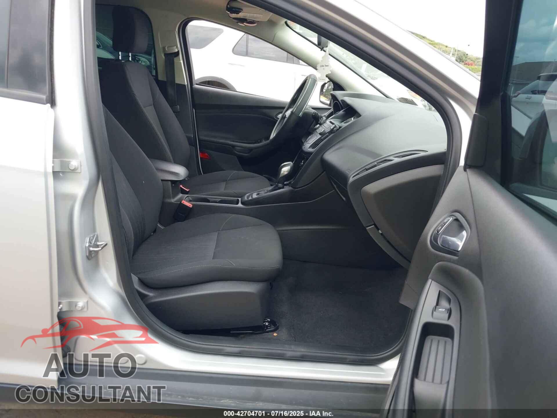 FORD FOCUS 2016 - 1FADP3K22GL207985