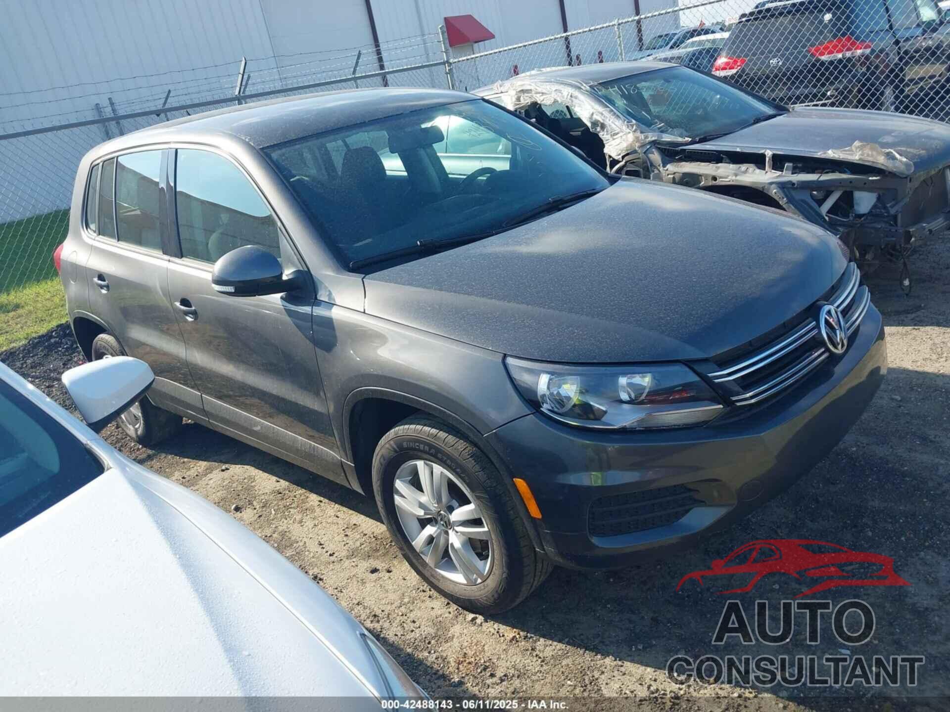 VOLKSWAGEN TIGUAN 2013 - WVGBV3AX4DW610957