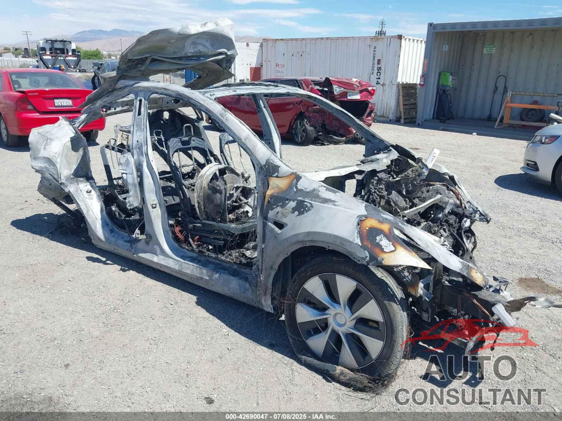 TESLA MODEL Y 2023 - 7SAYGAEE2PF876334