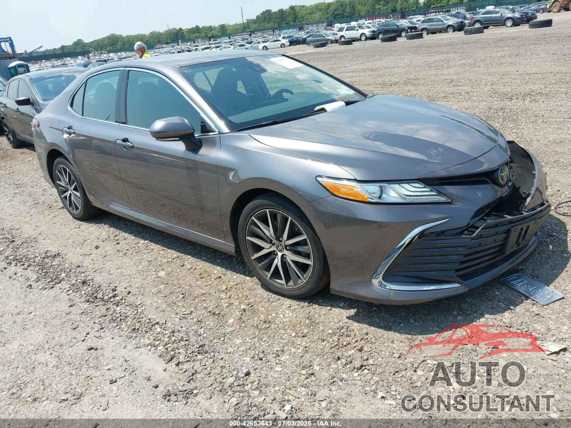 TOYOTA CAMRY 2022 - 4T1F11BK3NU061401
