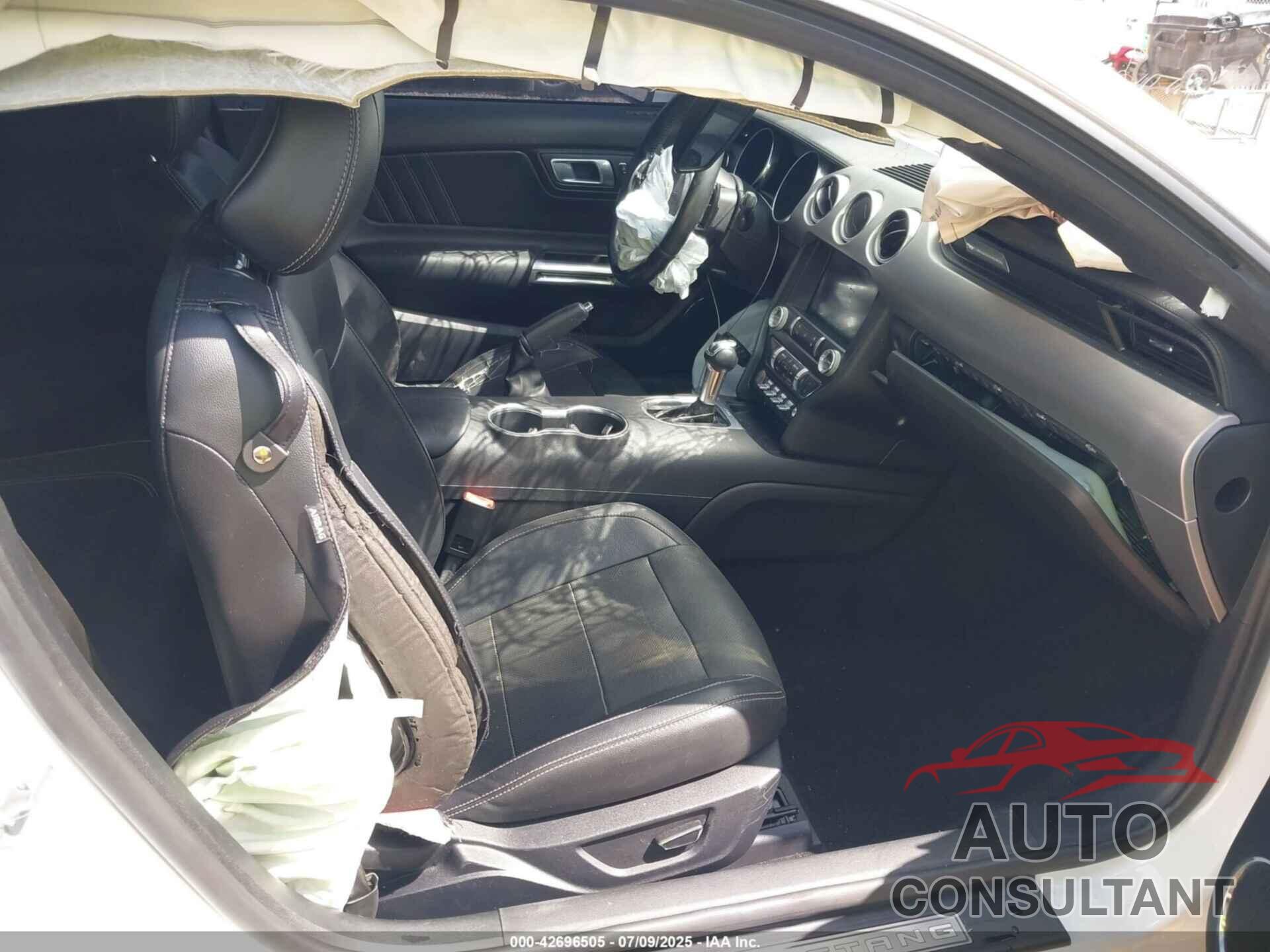FORD MUSTANG 2019 - 1FA6P8CF0K5186381