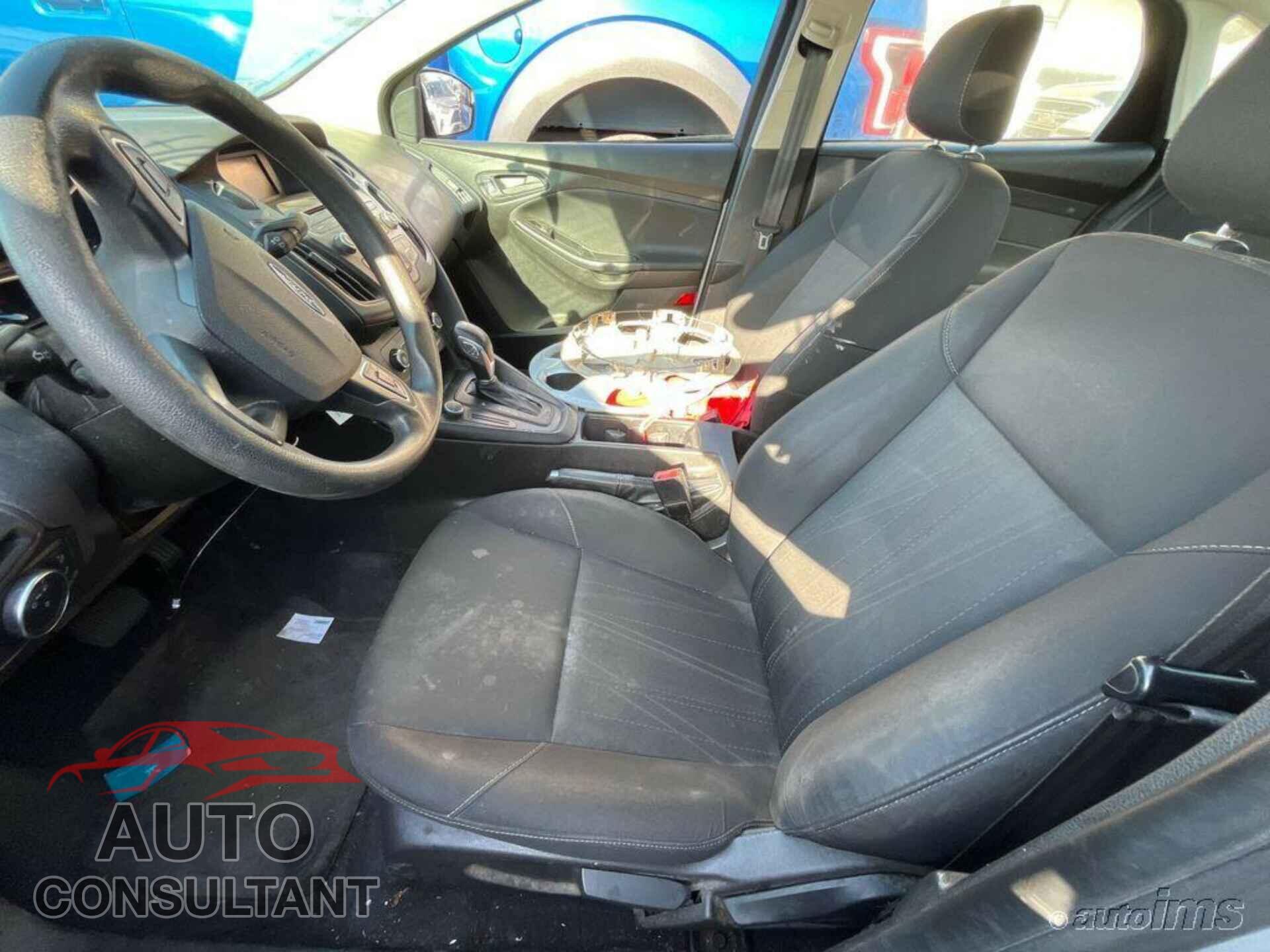 FORD FOCUS 2015 - 1FADP3E26FL326097
