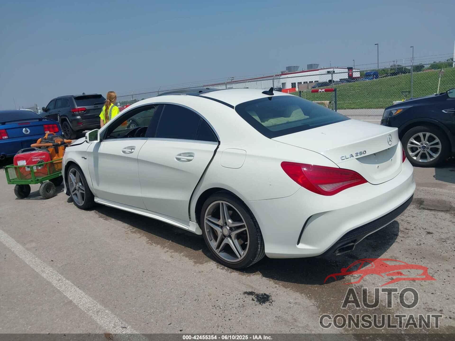 MERCEDES-BENZ CLA 250 2015 - WDDSJ4EB2FN168201