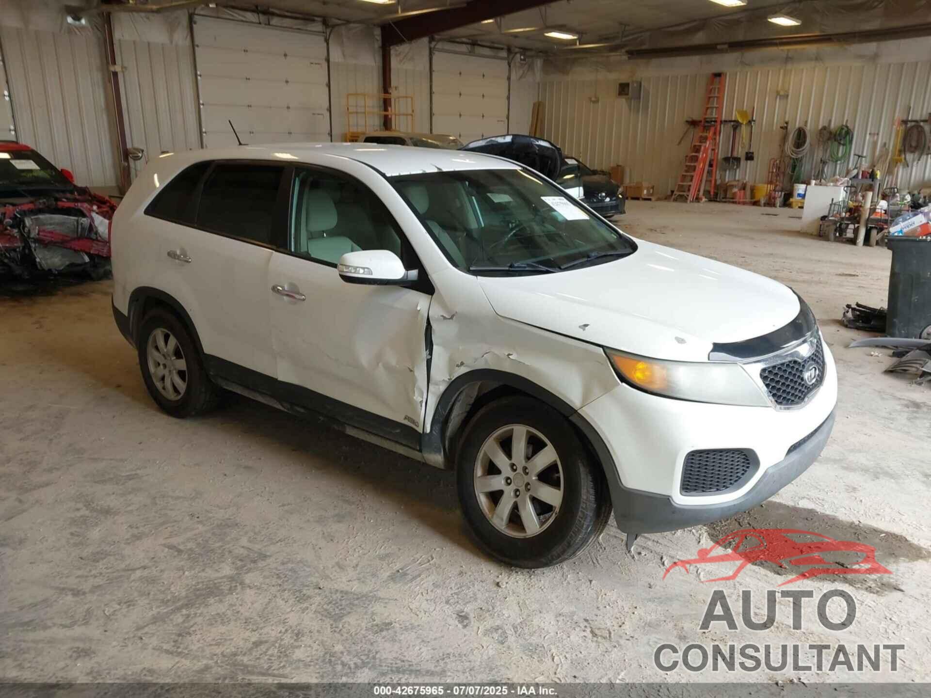 KIA SORENTO 2011 - 5XYKTCA18BG009065