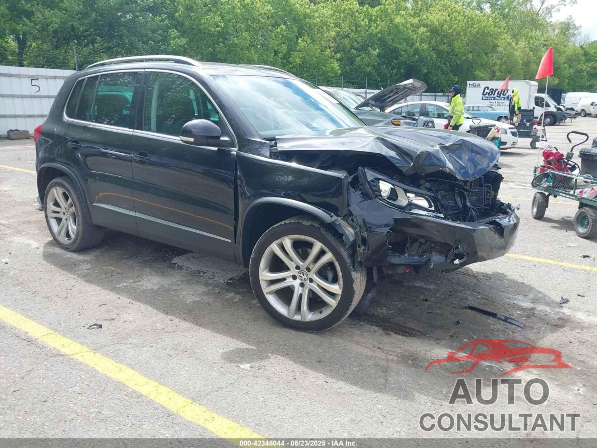 VOLKSWAGEN TIGUAN 2013 - WVGBV7AX4DW522207