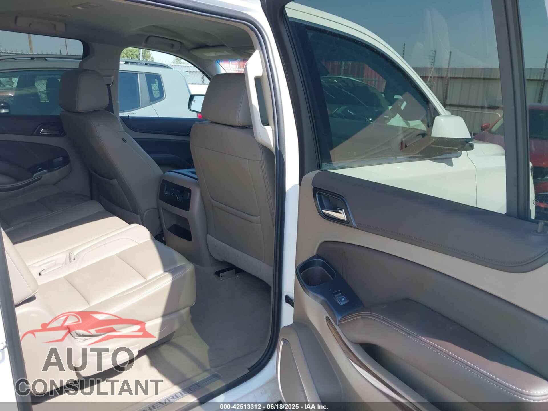CHEVROLET SUBURBAN 2019 - 1GNSCHKC3KR347317