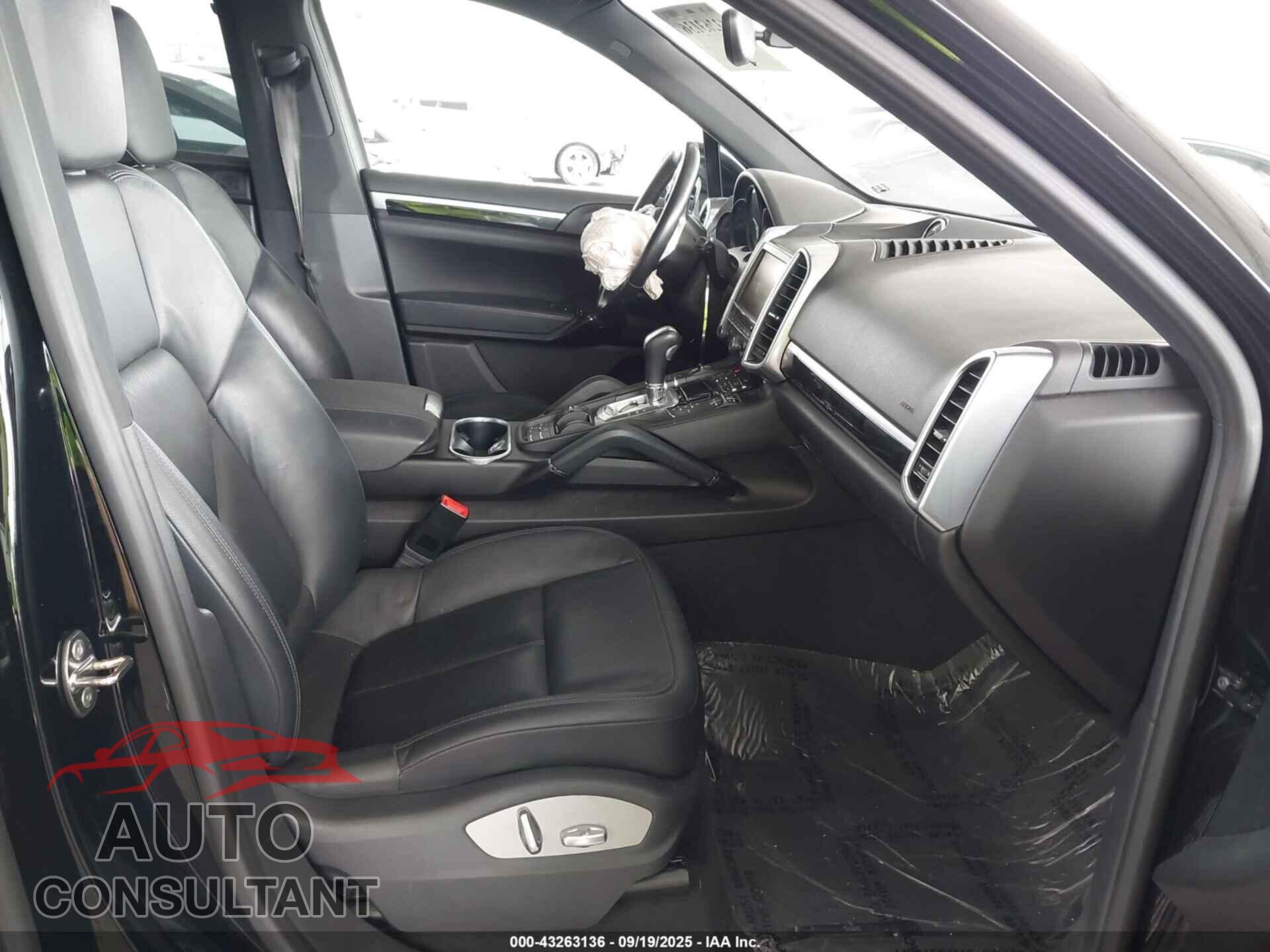 PORSCHE CAYENNE 2016 - WP1AA2A22GLA03311