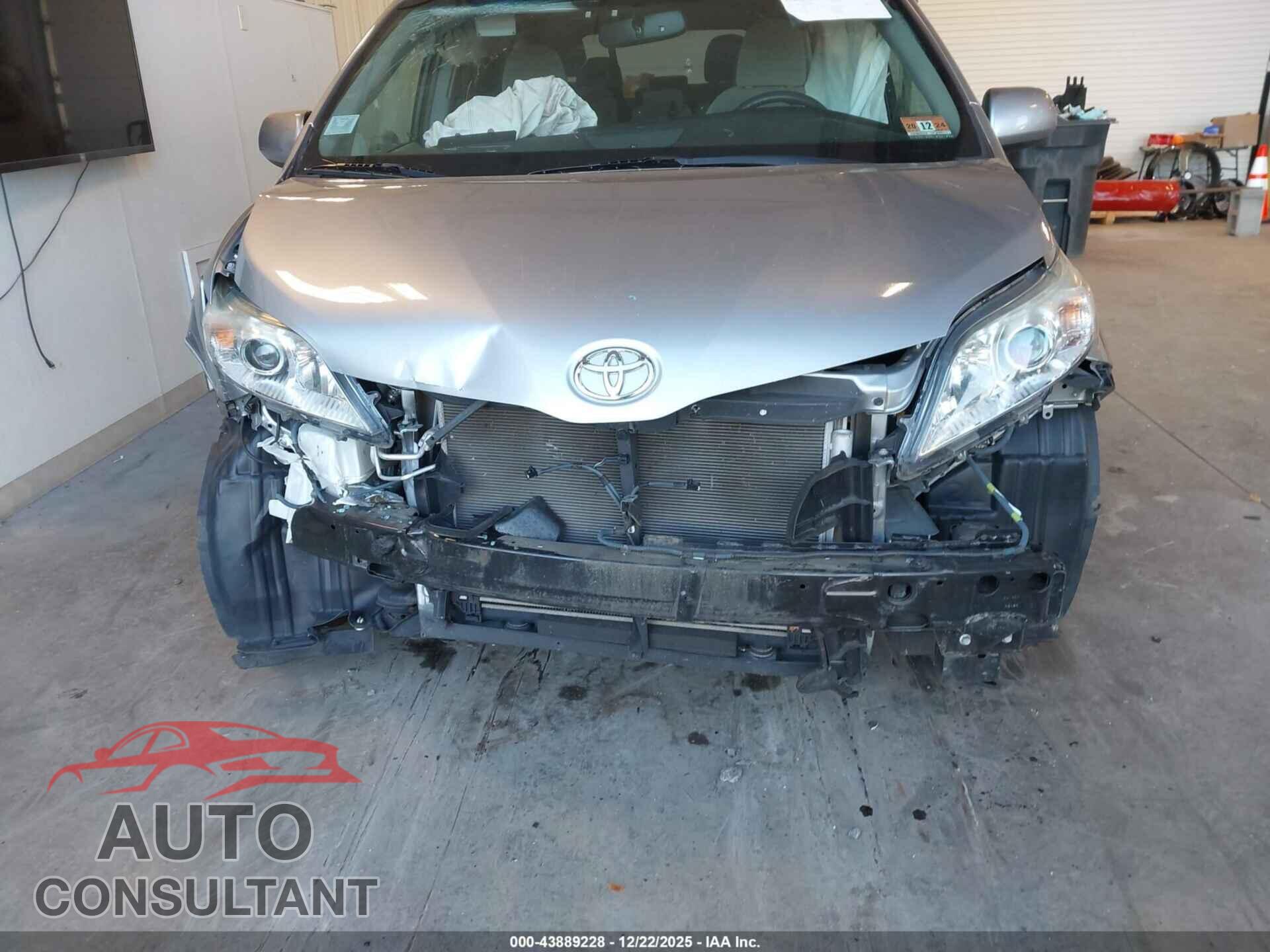 TOYOTA SIENNA 2017 - 5TDKZ3DC0HS856427
