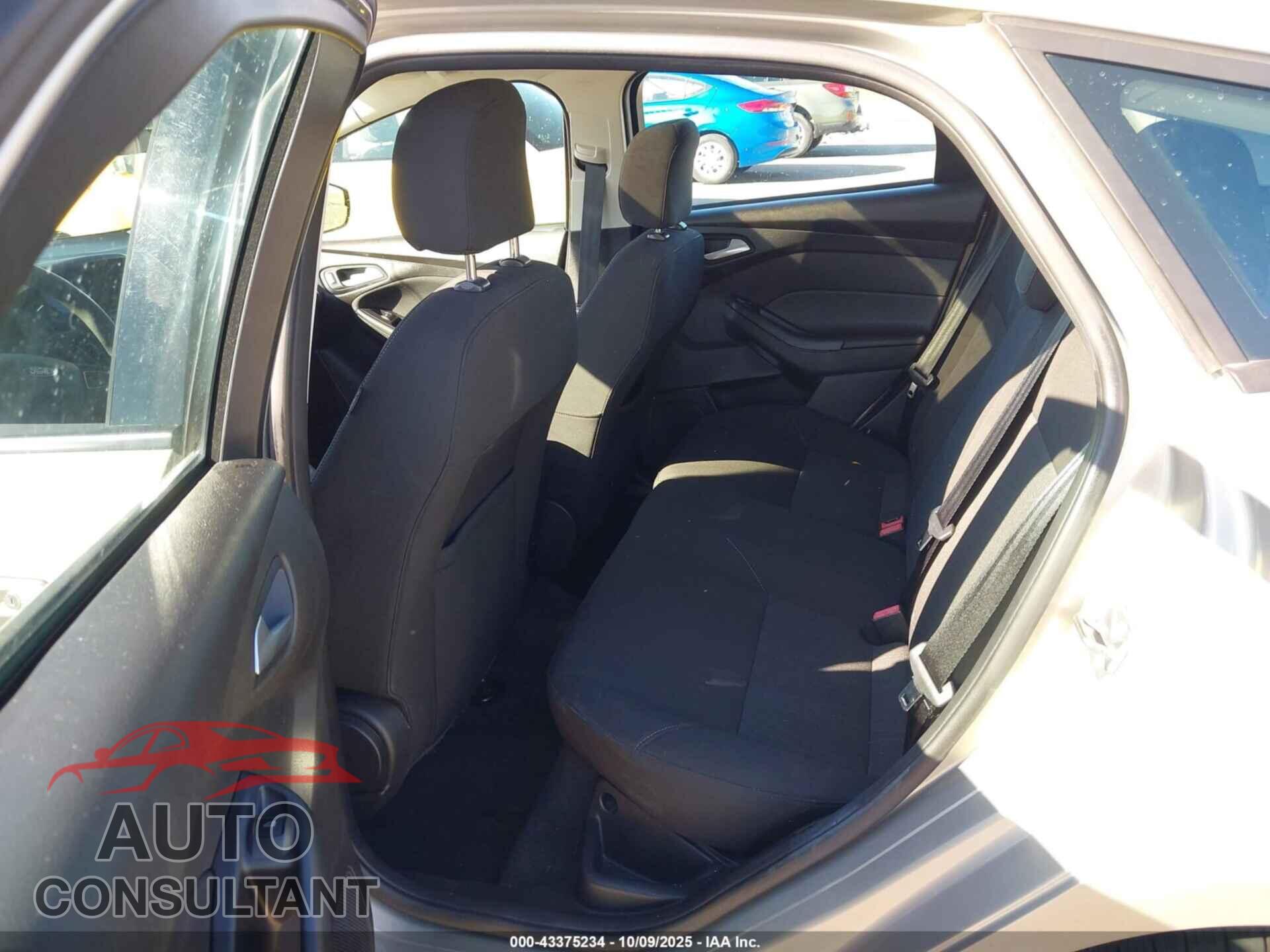 FORD FOCUS 2016 - 1FADP3K27GL204385