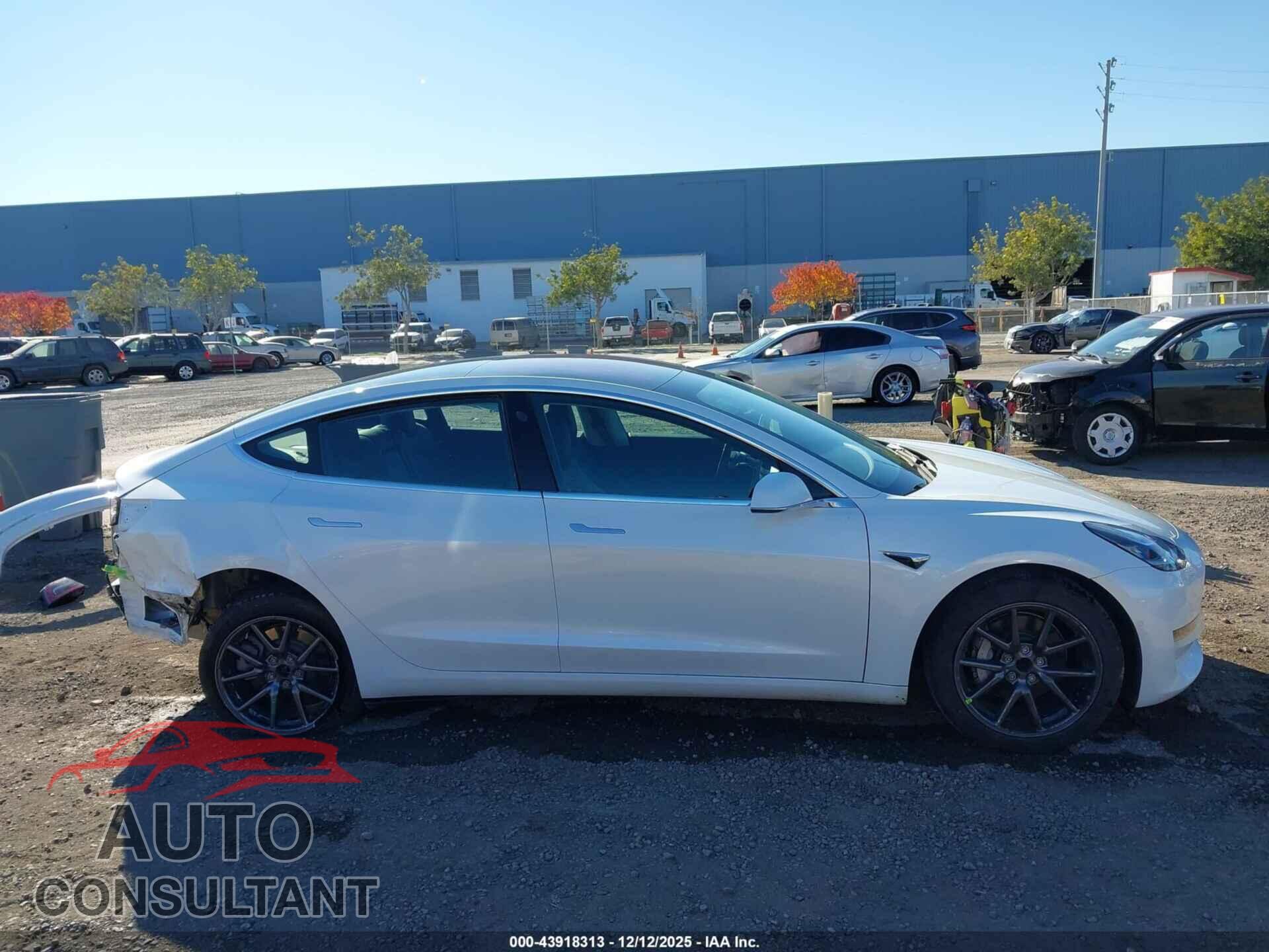 TESLA MODEL 3 2018 - 5YJ3E1EA0JF152997