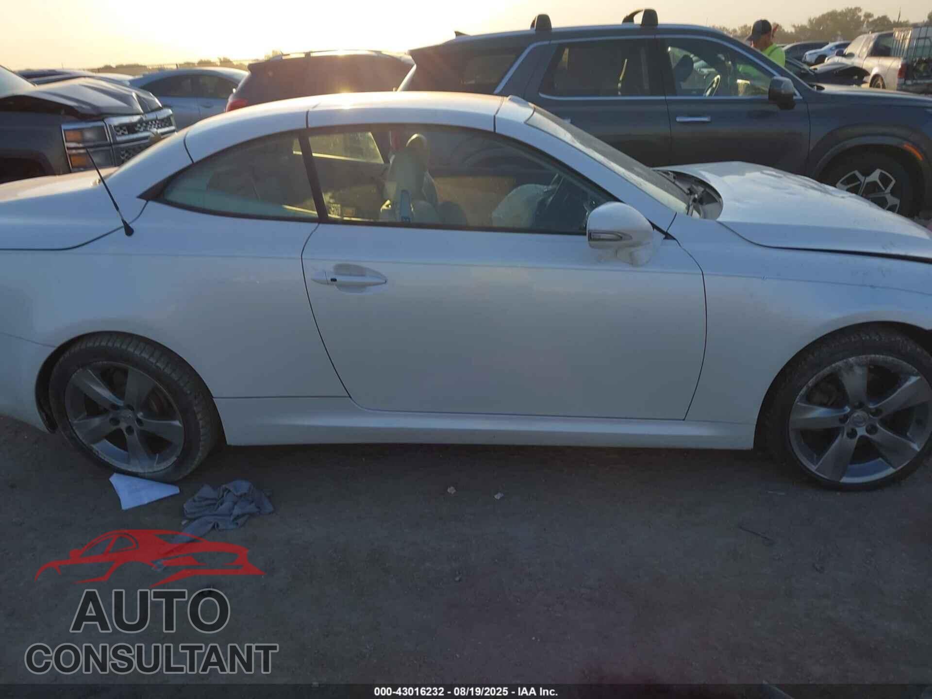 LEXUS IS 250C 2010 - JTHFF2C22A2503955