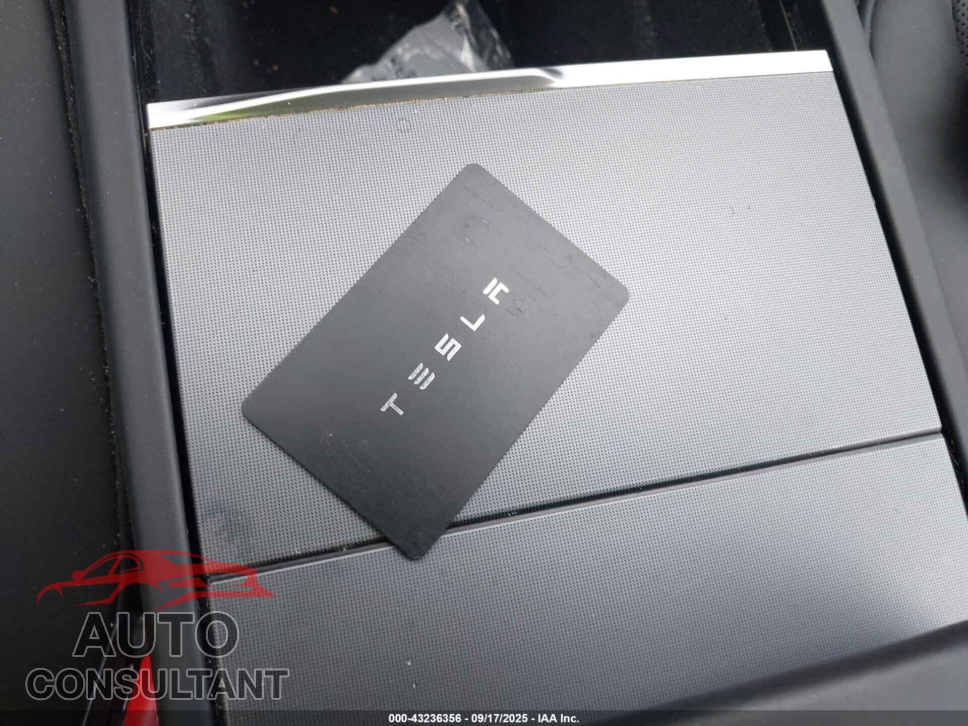 TESLA MODEL 3 2024 - 5YJ3E1EBXRF808725
