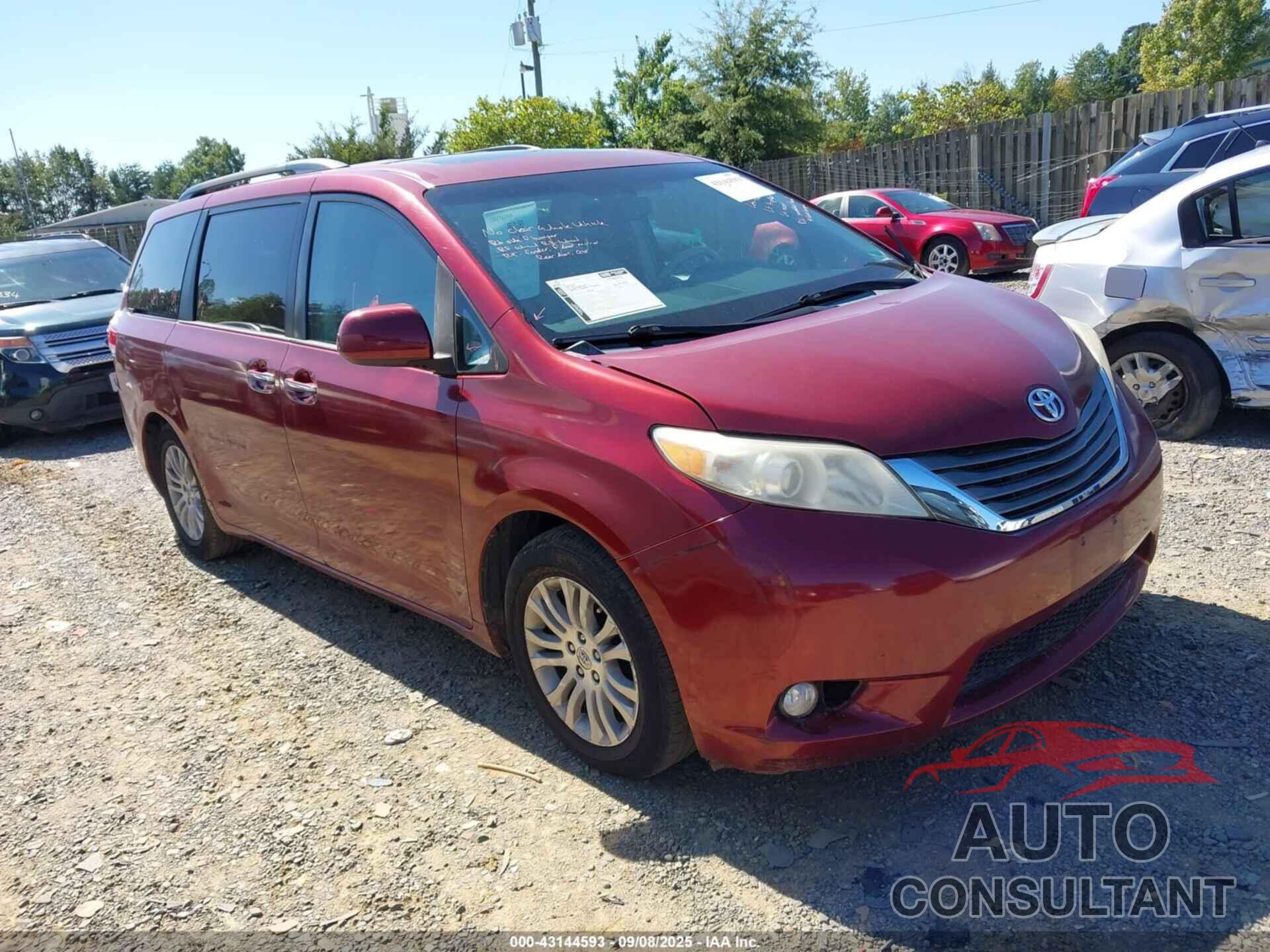 TOYOTA SIENNA 2013 - 5TDYK3DC2DS352647