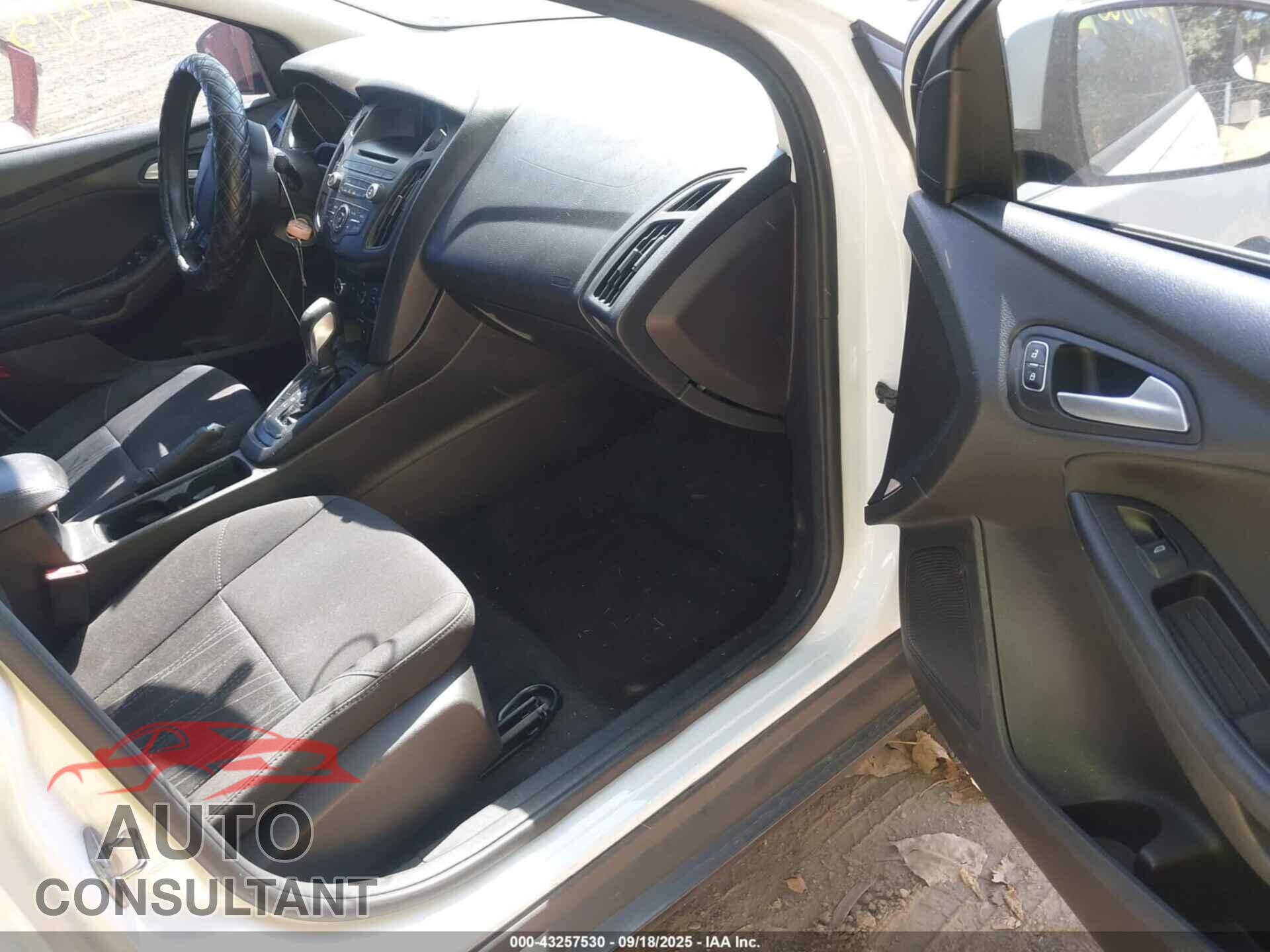 FORD FOCUS 2016 - 1FADP3F28GL404931