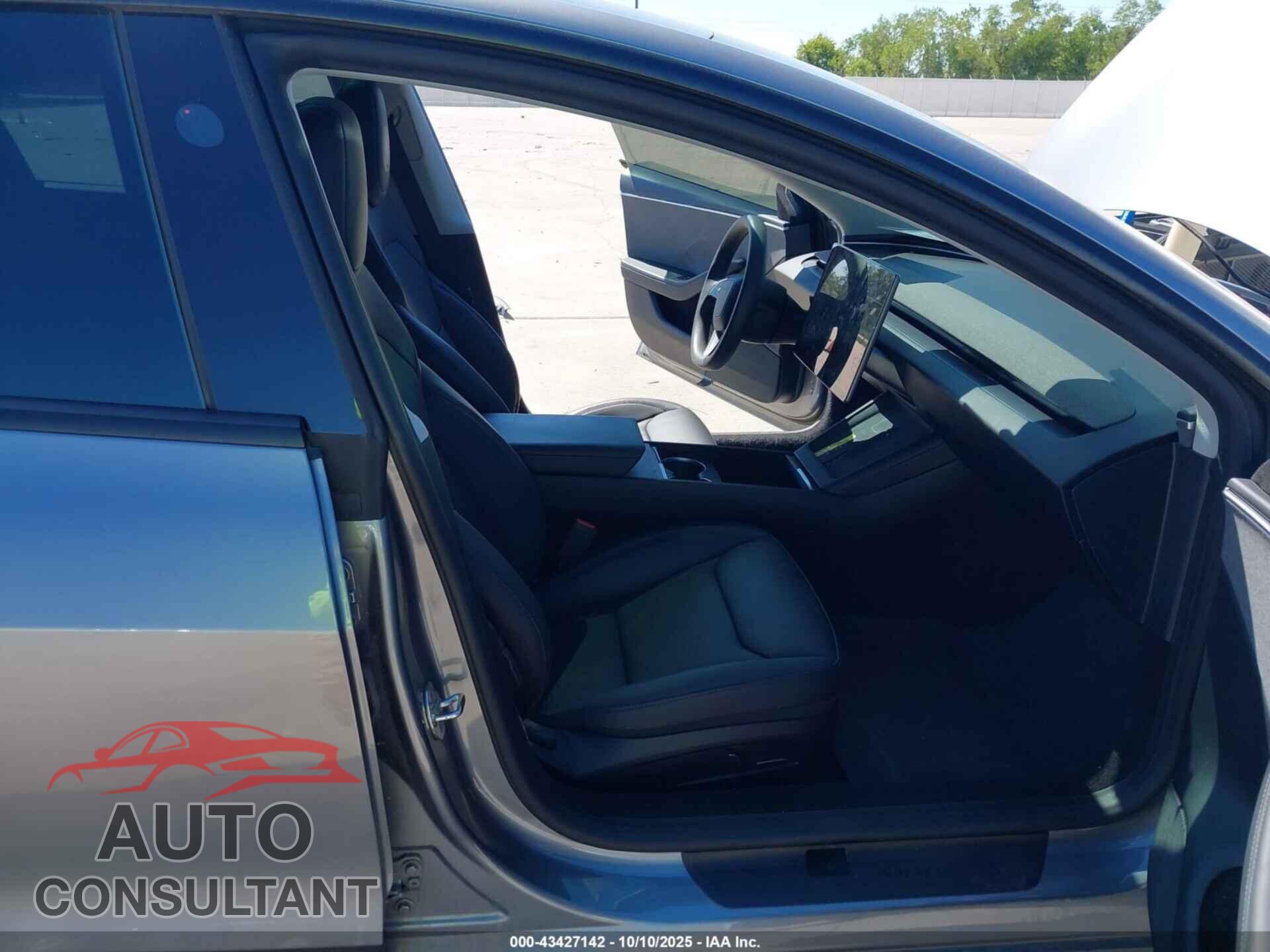 TESLA MODEL 3 2024 - 5YJ3E1EA5RF857449
