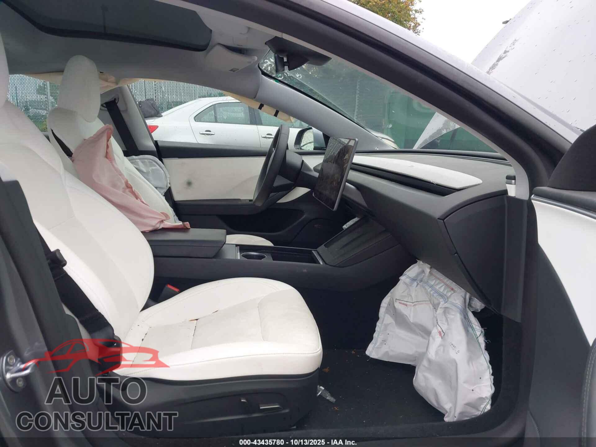 TESLA MODEL 3 2025 - 5YJ3E1EA1SF031705