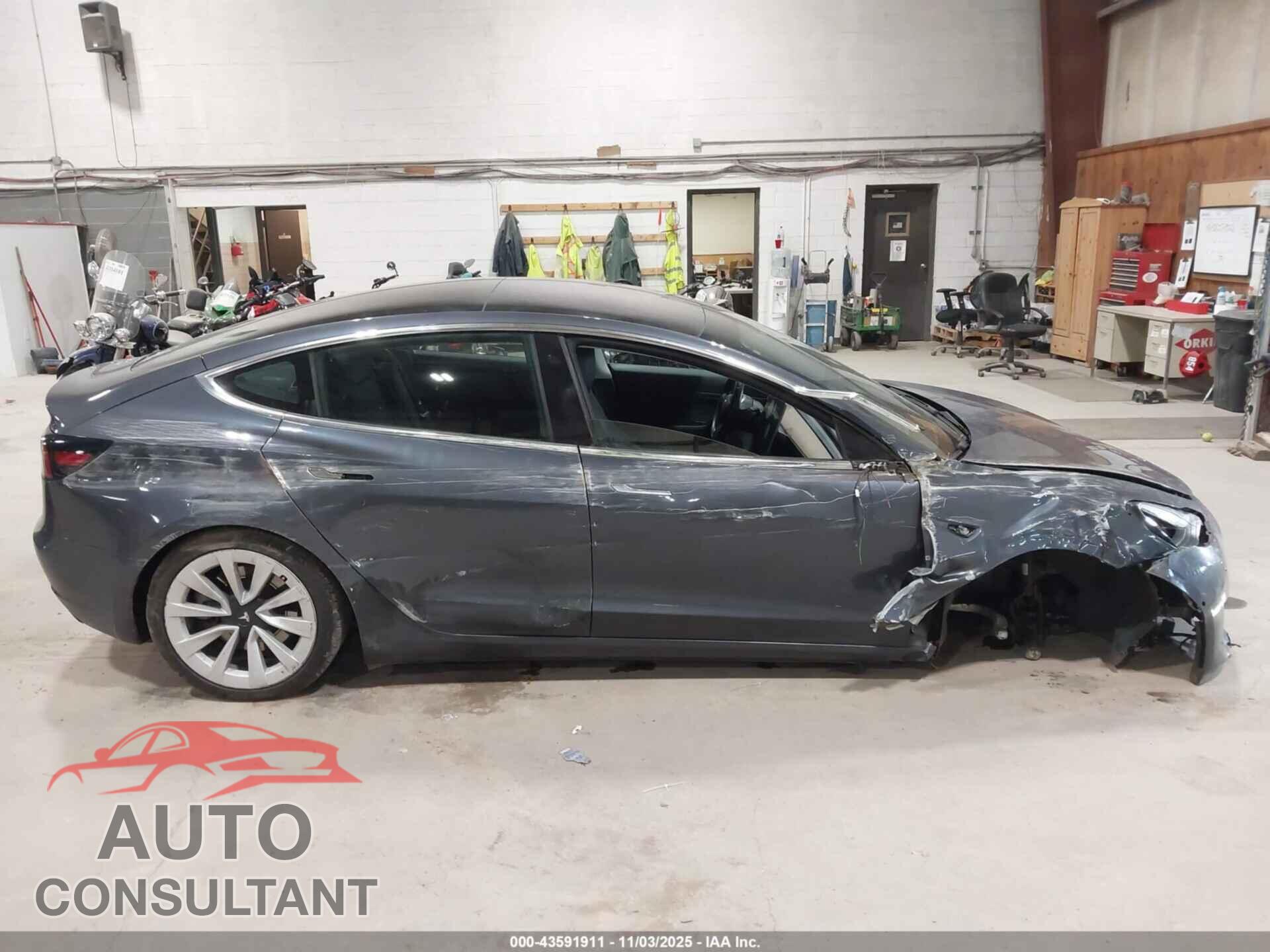 TESLA MODEL 3 2018 - 5YJ3E1EB0JF121208
