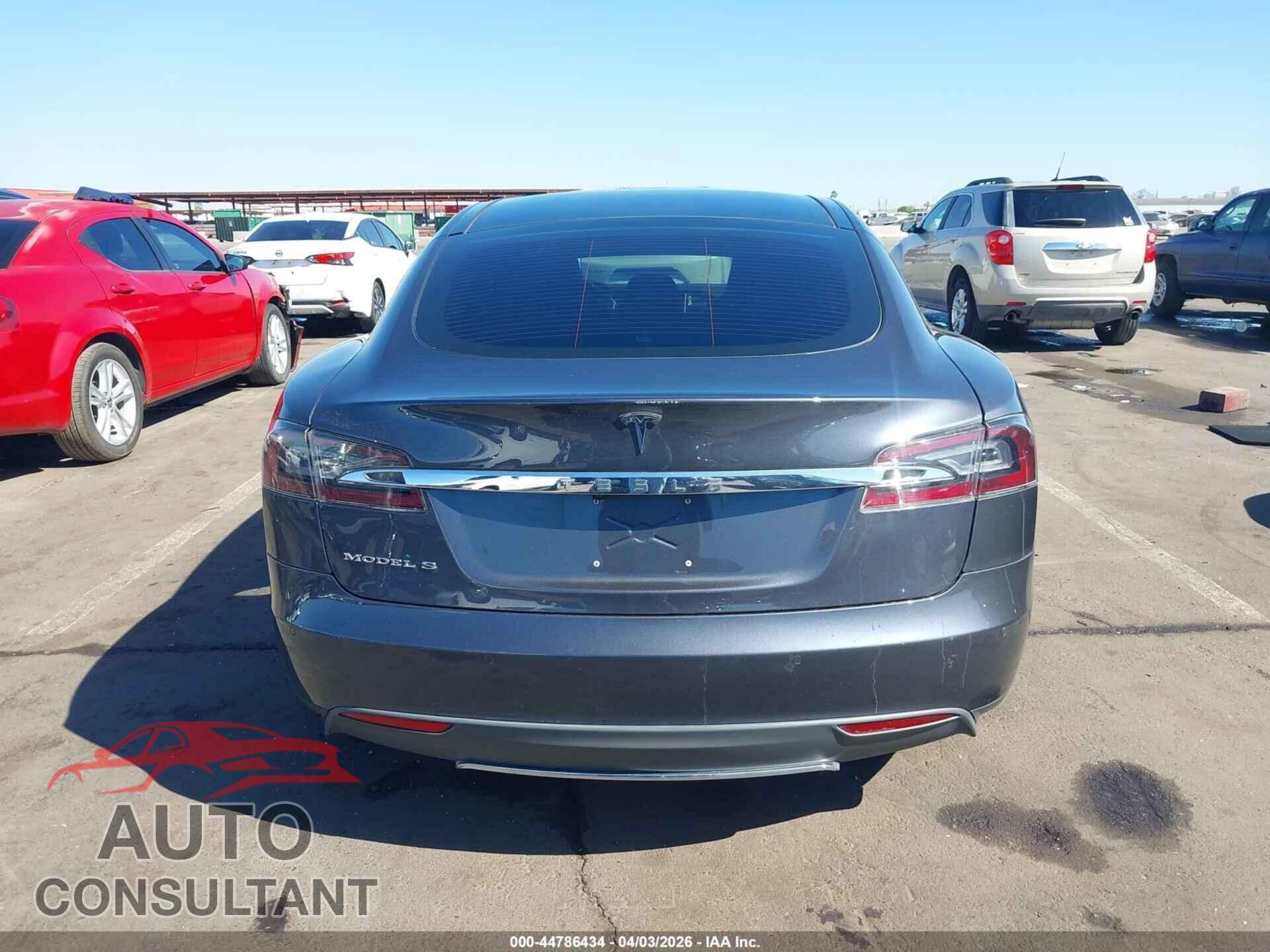 TESLA MODEL S 2015 - 5YJSA1E18FF118613
