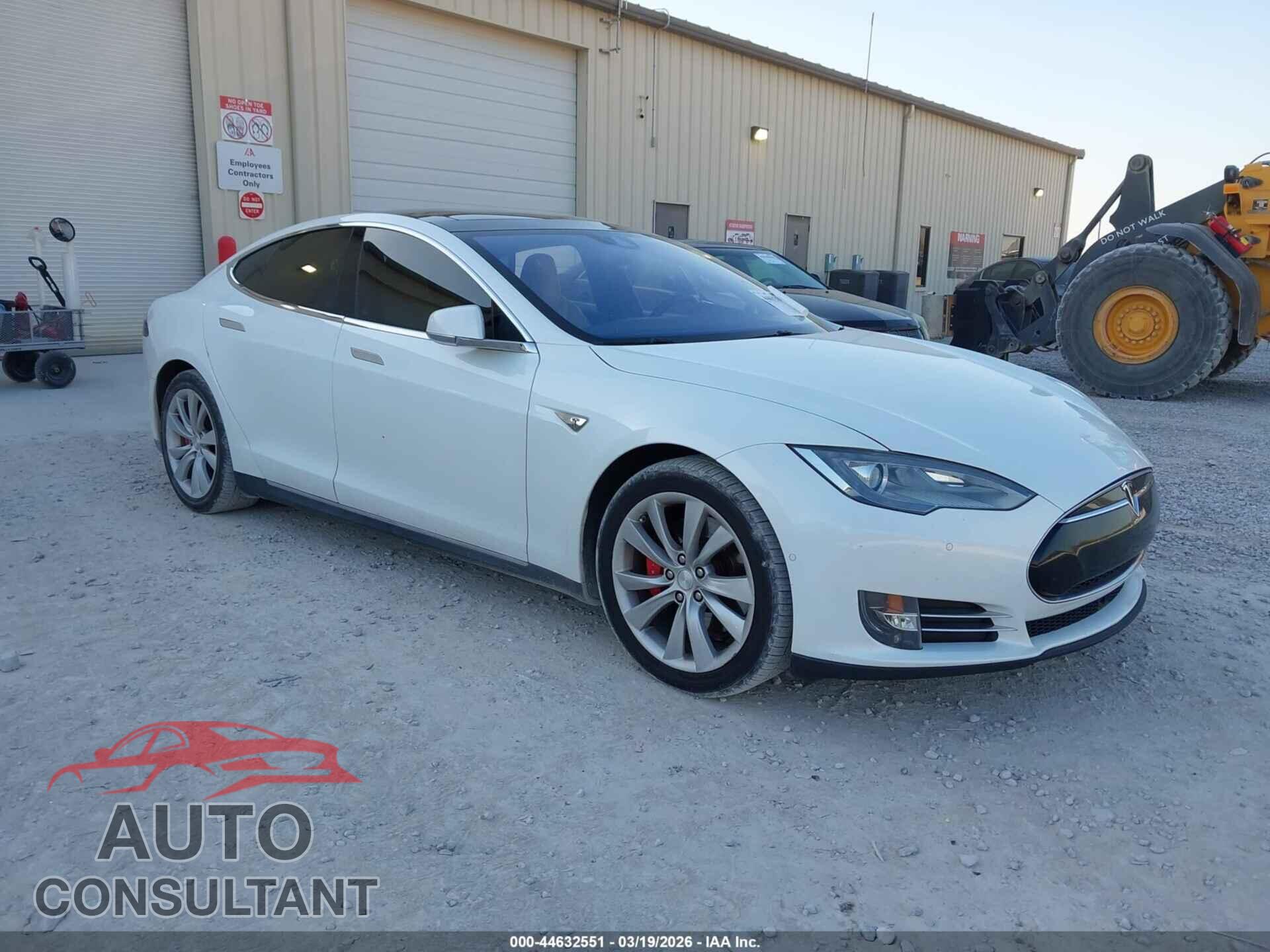 TESLA MODEL S 2015 - 5YJSA1E48FF116371