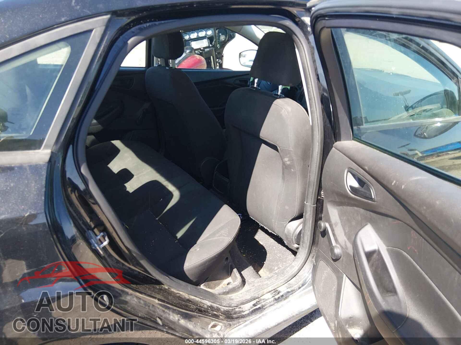 FORD FOCUS 2015 - 1FADP3E20FL376252