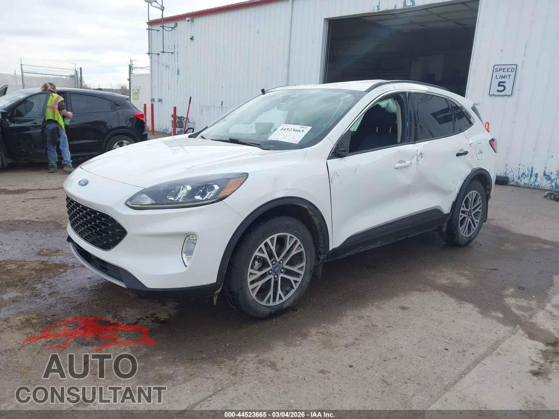 FORD ESCAPE 2020 - 1FMCU9H60LUA02595