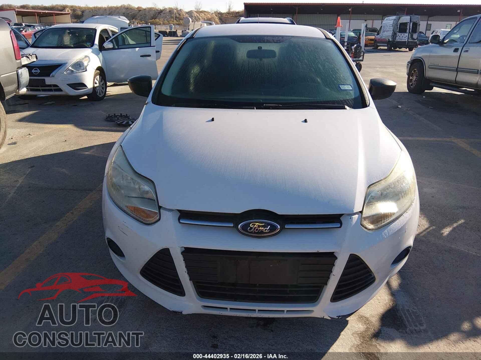 FORD FOCUS 2014 - 1FADP3E25EL270300