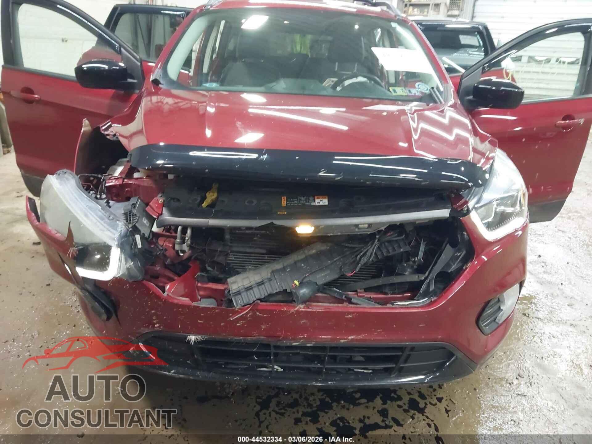 FORD ESCAPE 2017 - 1FMCU9G96HUB76626