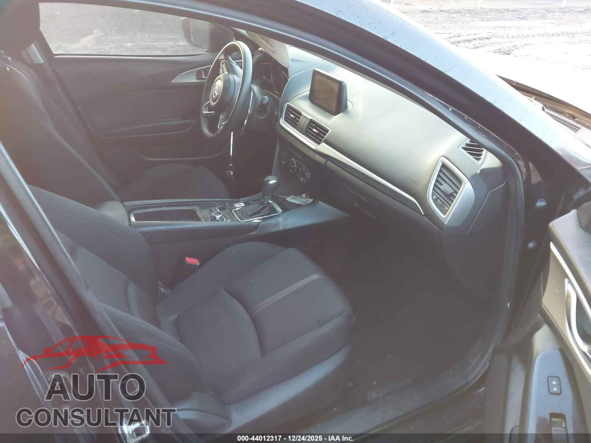 MAZDA MAZDA3 2017 - 3MZBN1U7XHM120921