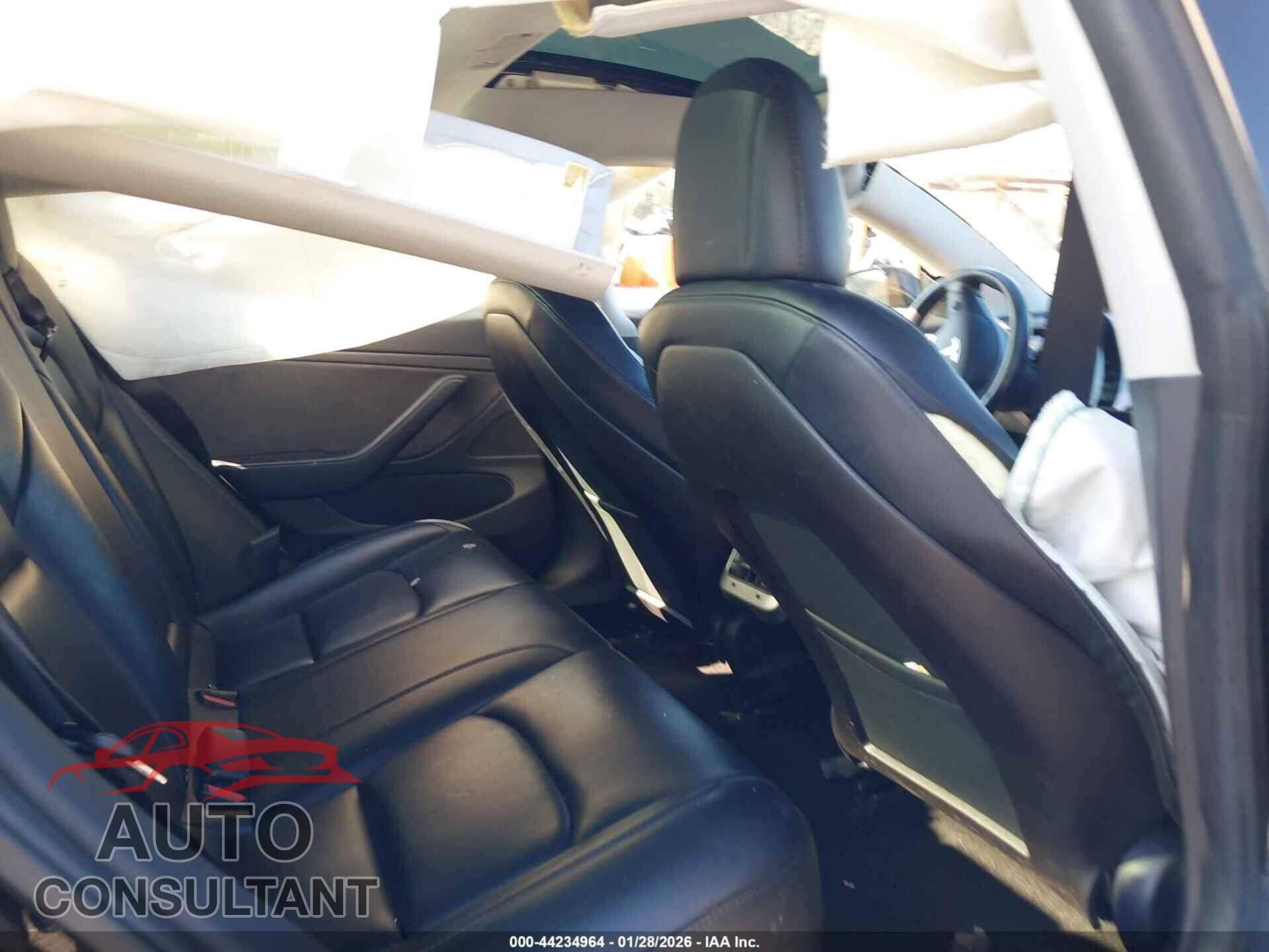 TESLA MODEL 3 2019 - 5YJ3E1EB4KF364652