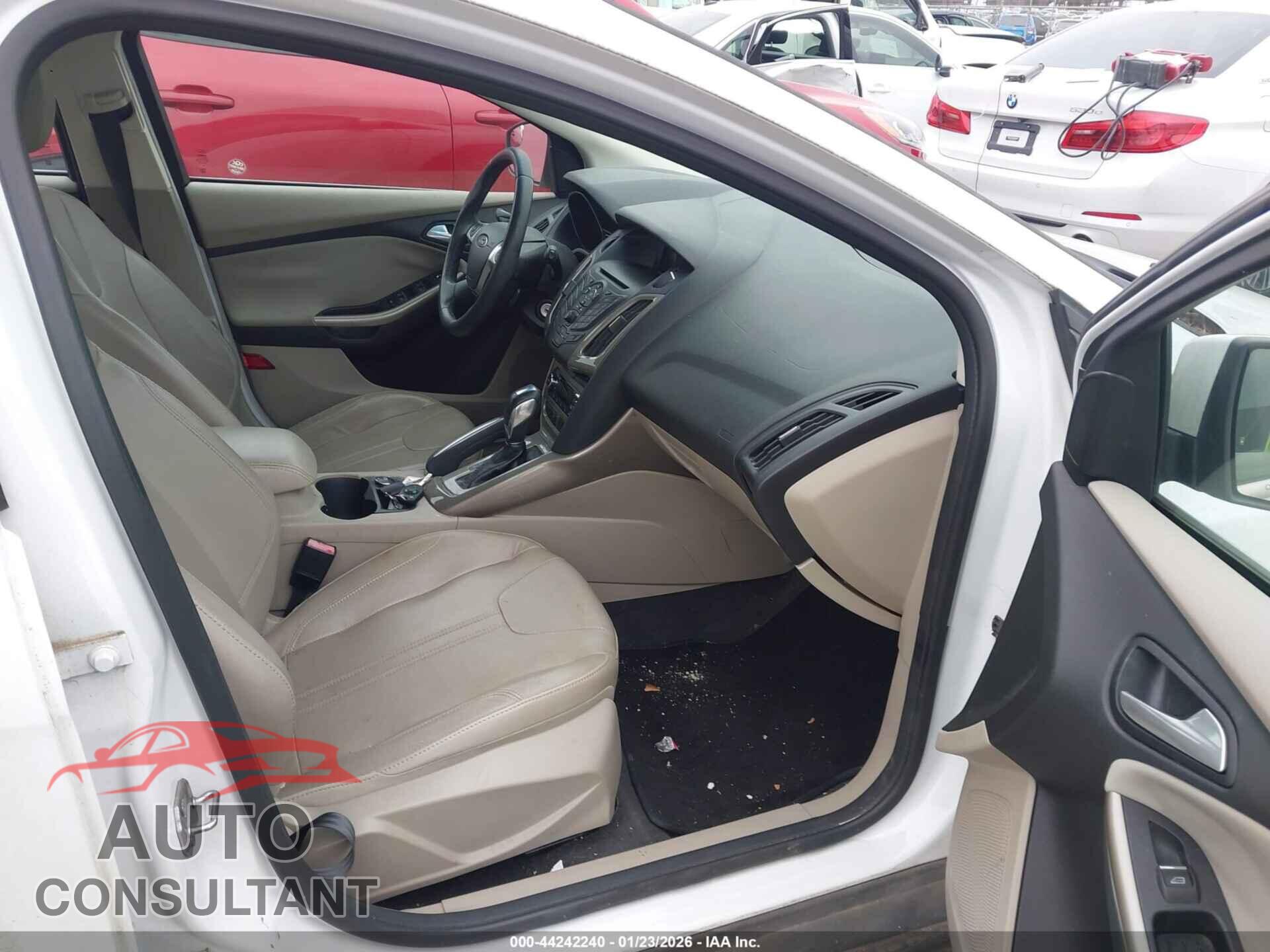 FORD FOCUS 2012 - 1FAHP3M22CL373819