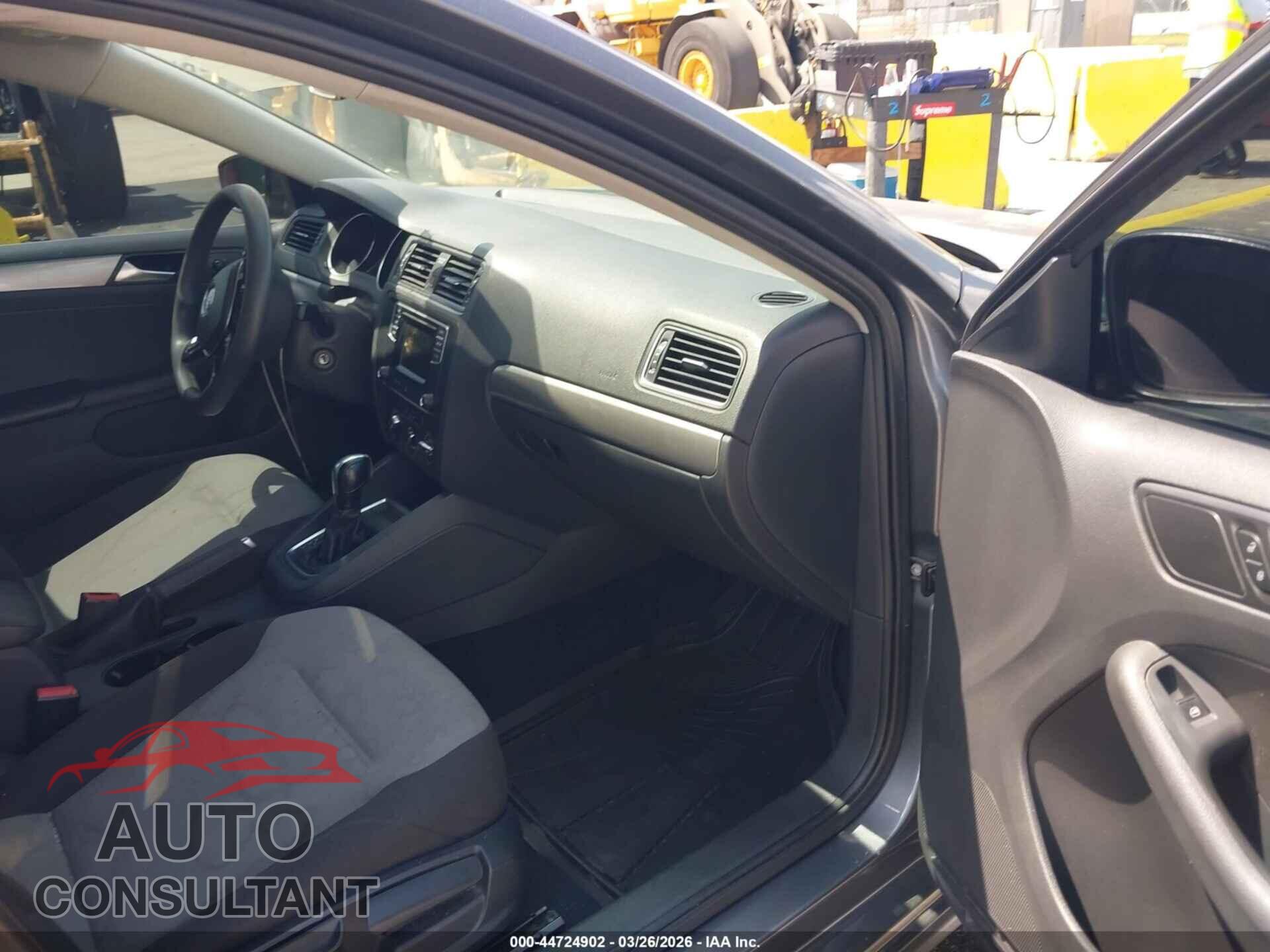 VOLKSWAGEN JETTA 2017 - 3VW2B7AJ3HM288024