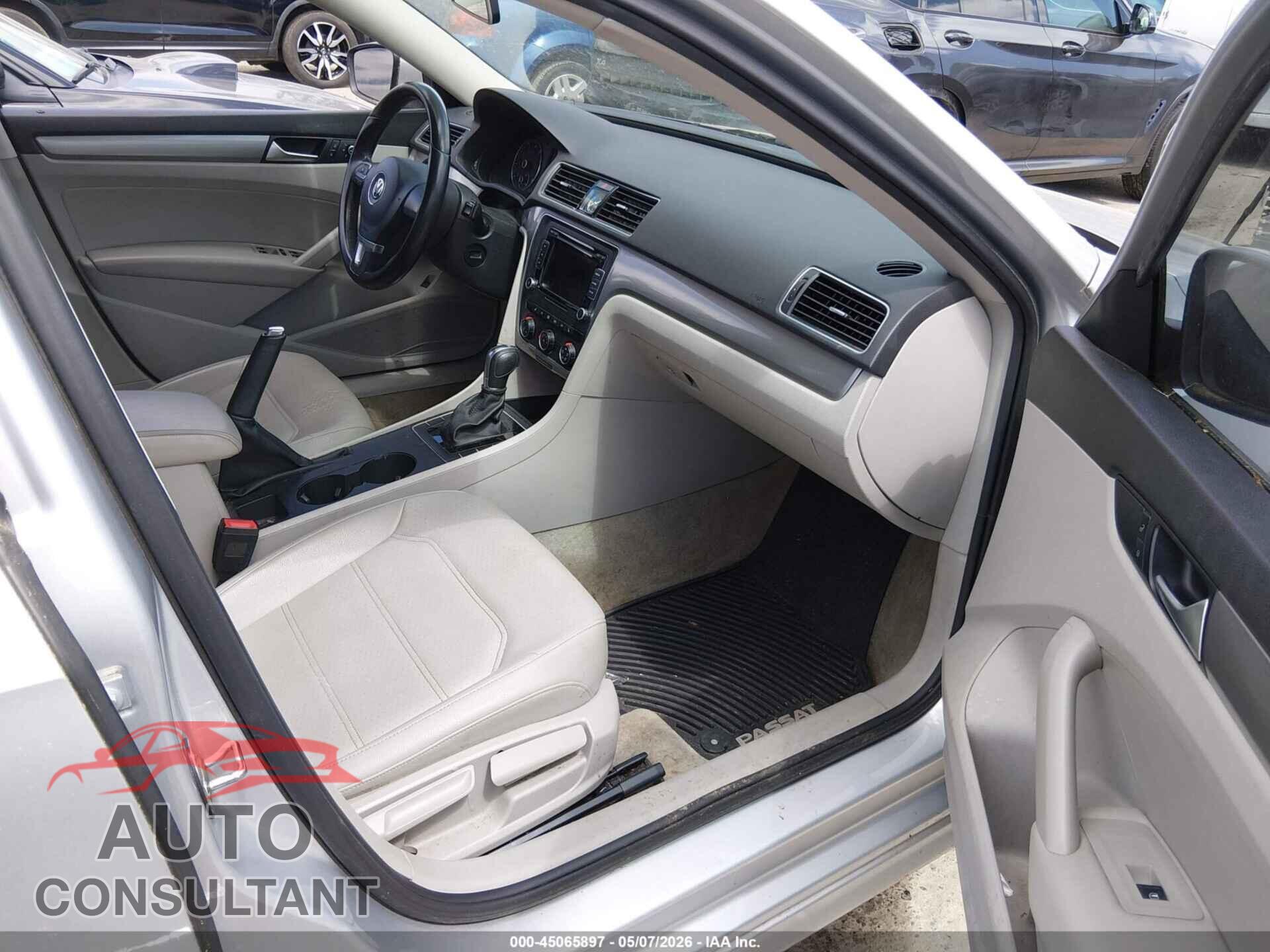 VOLKSWAGEN PASSAT 2015 - 1VWAT7A31FC083777