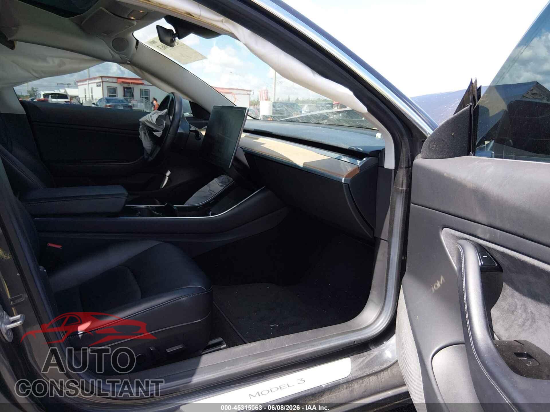 TESLA MODEL 3 2018 - 5YJ3E1EB8JF068709