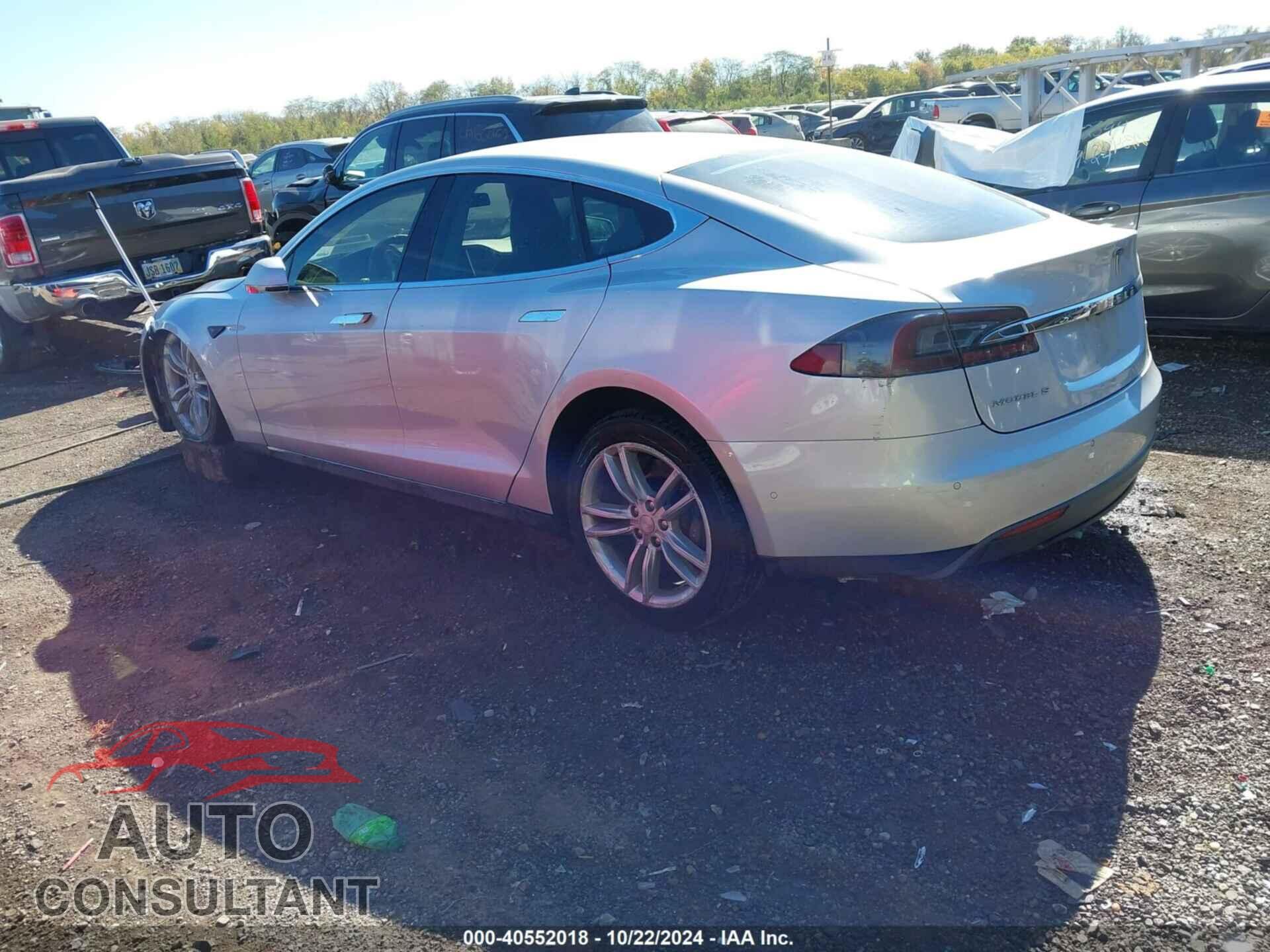 TESLA MODEL S 2015 - 5YJSA1E25FF111739