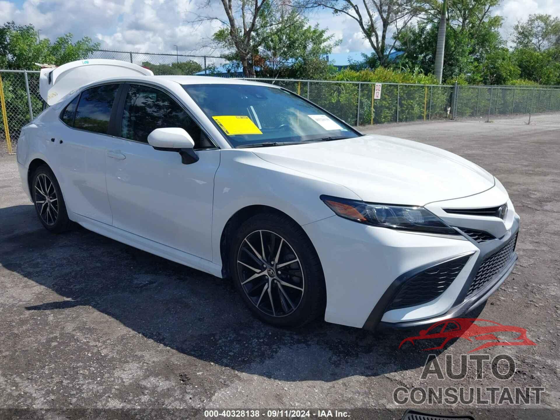 TOYOTA CAMRY 2021 - 4T1G11AK4MU613914