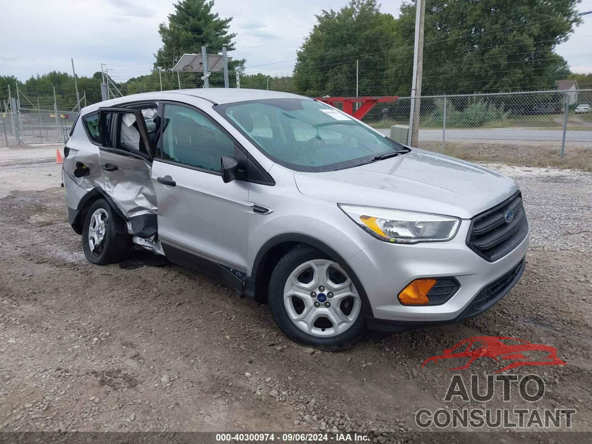 FORD ESCAPE 2017 - 1FMCU0F79HUF01815